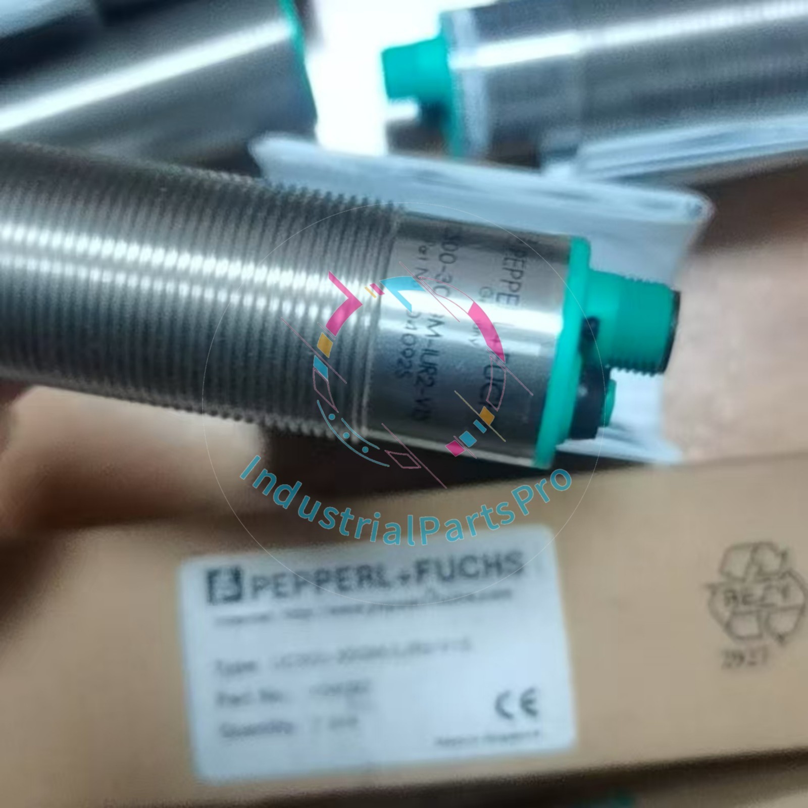 1PCS Pepperl+Fuchs UC500-30GM-IUR2-V15 New in box Ultrasonic Sensor