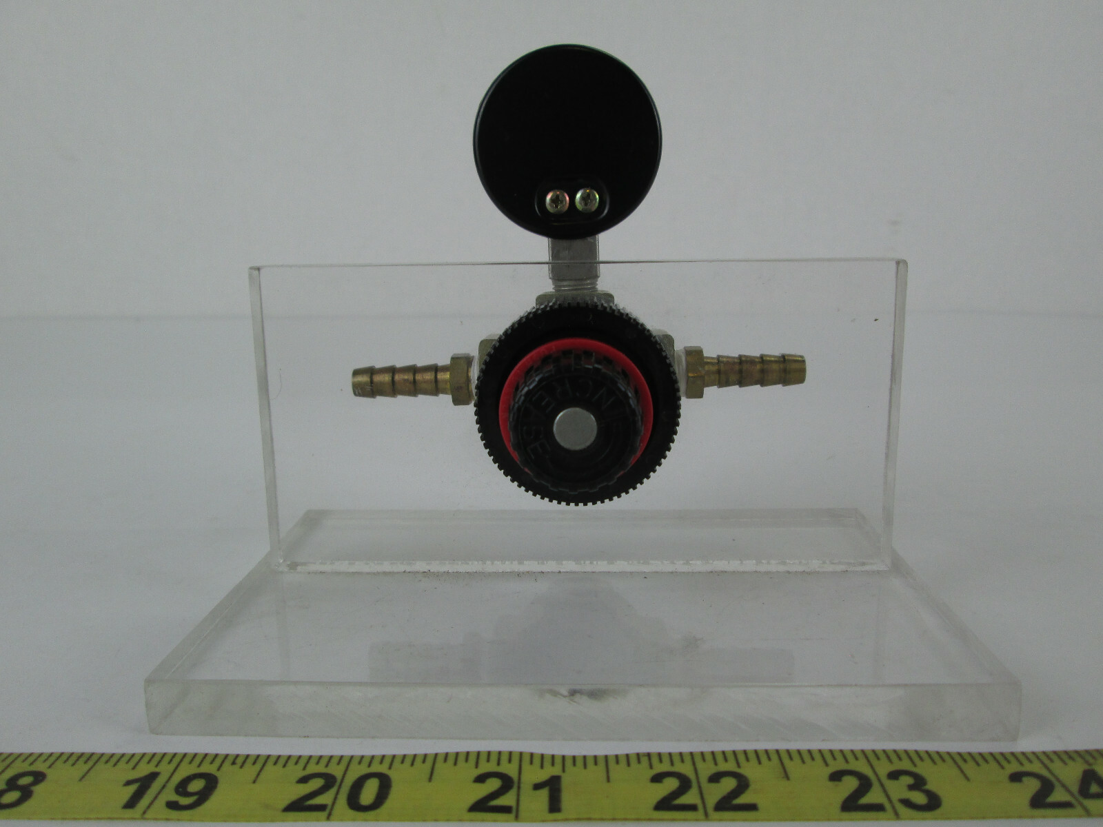 Norgren Regulator R07-100-RNKA with Norgren 0-60 PSI 0-4 bar Gauge SKU A