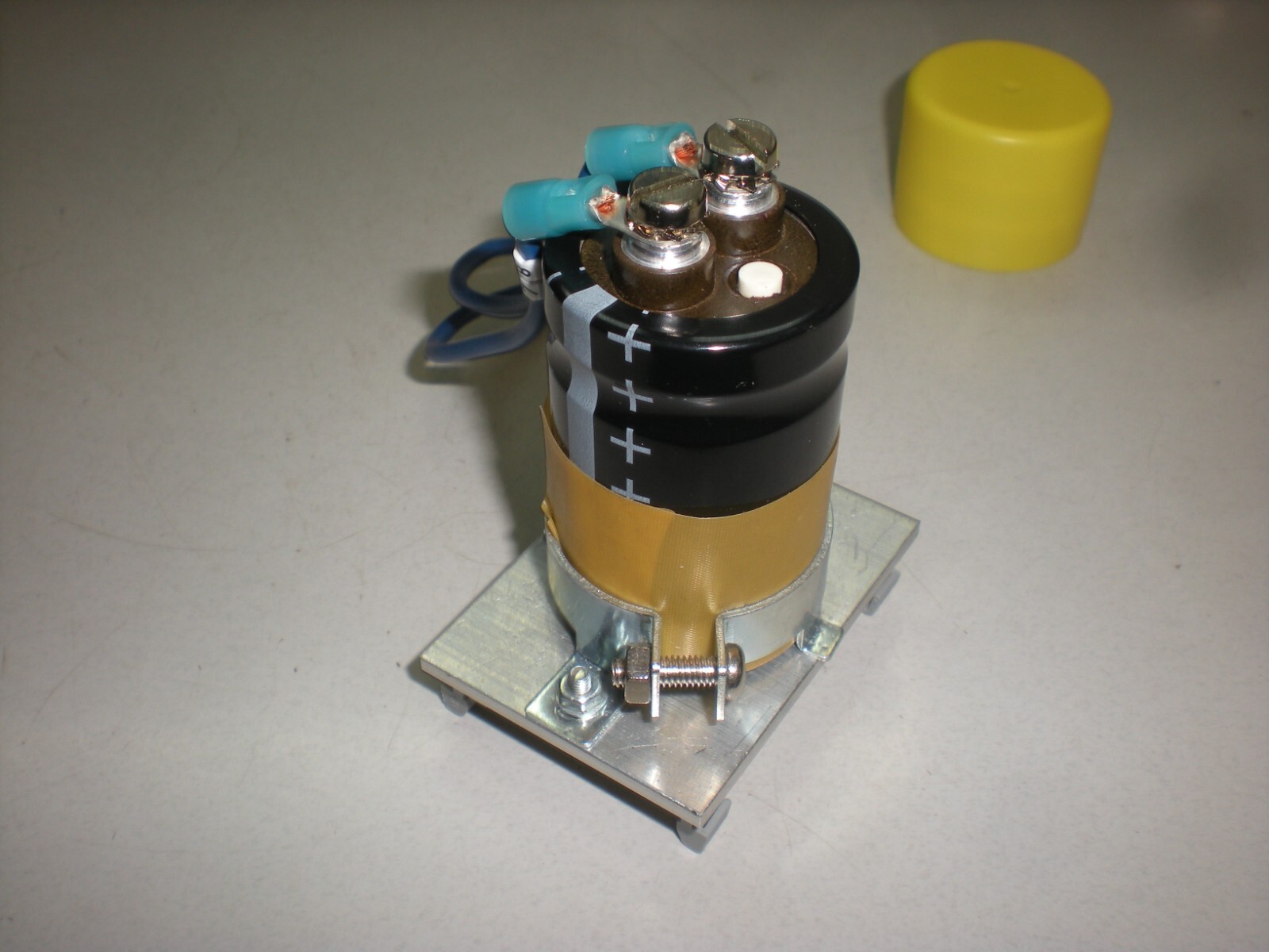 EPCOS B41456-B8478-M Capacitor on a DIN Rail Mount – 4700mfd – 63V