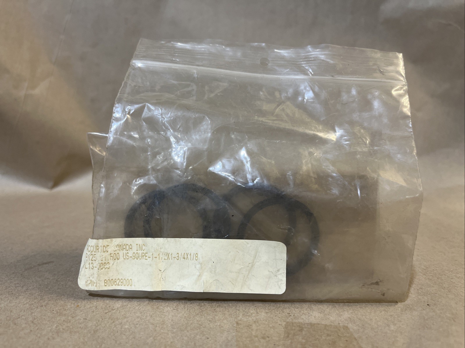 Lot of 4 – Accuride US-90URE-1-1/2×1-3/4×1/8 Seal