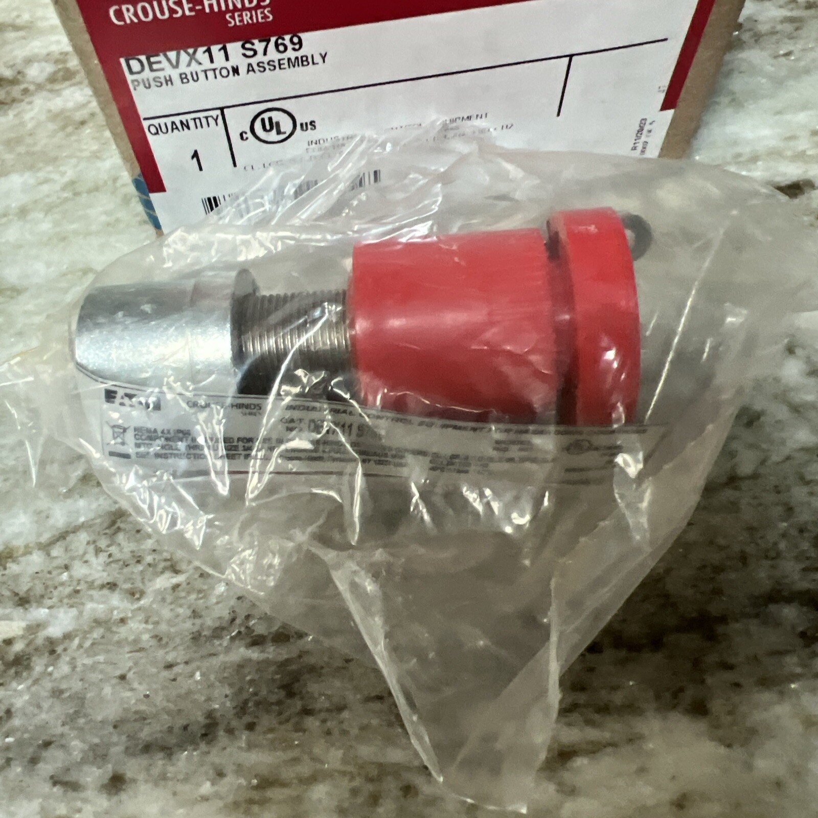 NEW IN BOX EATON CROUSE-HINDS PUSH BUTTON ASSEMBLY DEVX11 S769