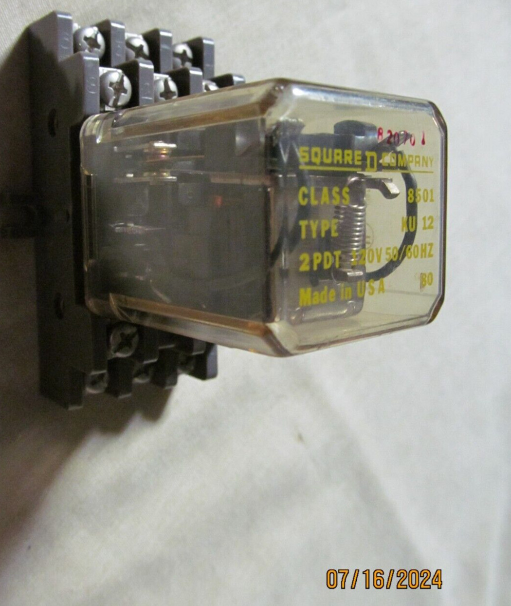 SQUARE D – 8501 KU-12 Series C GENERAL PURPOSE RELAY WITH SR3B02 BASE