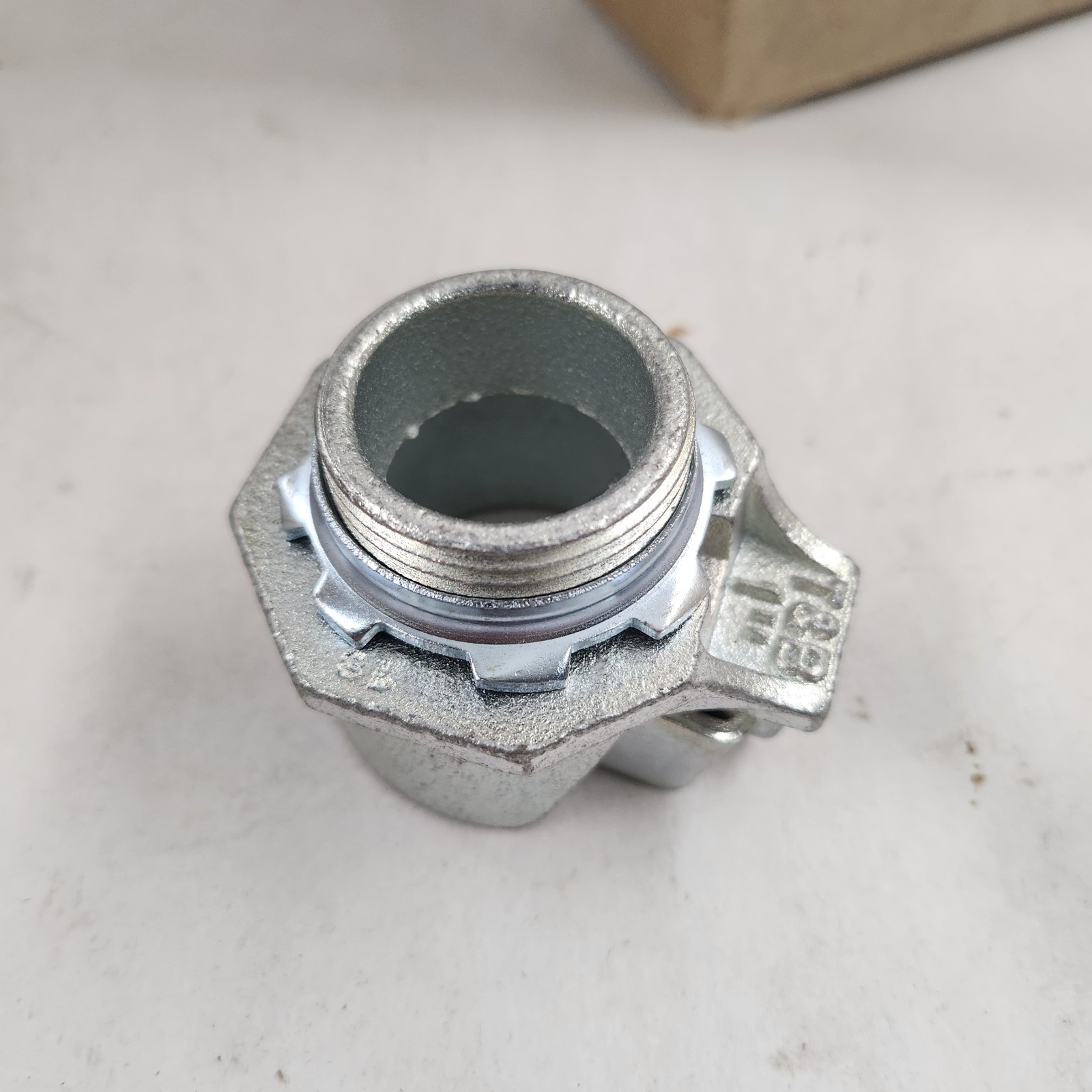 [BOX OF 2] THOMAS & BETTS 306 ARMORED CABLE CONNECTOR, 1″, TITE-BITE