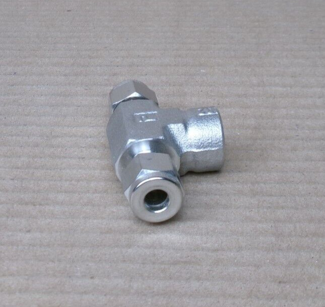 NEW PARKER 1/2′ FEMALE BRANCH TEE WITH 1/4′ TUBE OD COMPRESSION FITTINGS