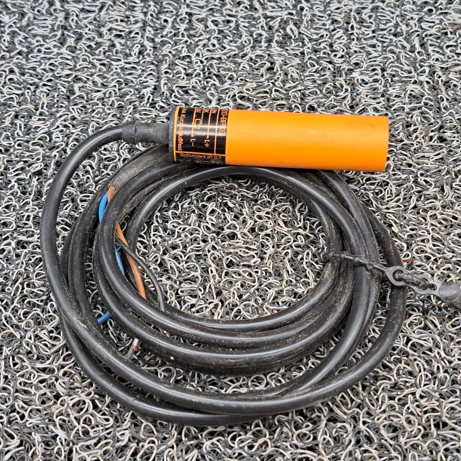 IFM EFECTOR IA-3010-BPKG INDUCTIVE SENSOR 10-36VDC No Mounting Bracket