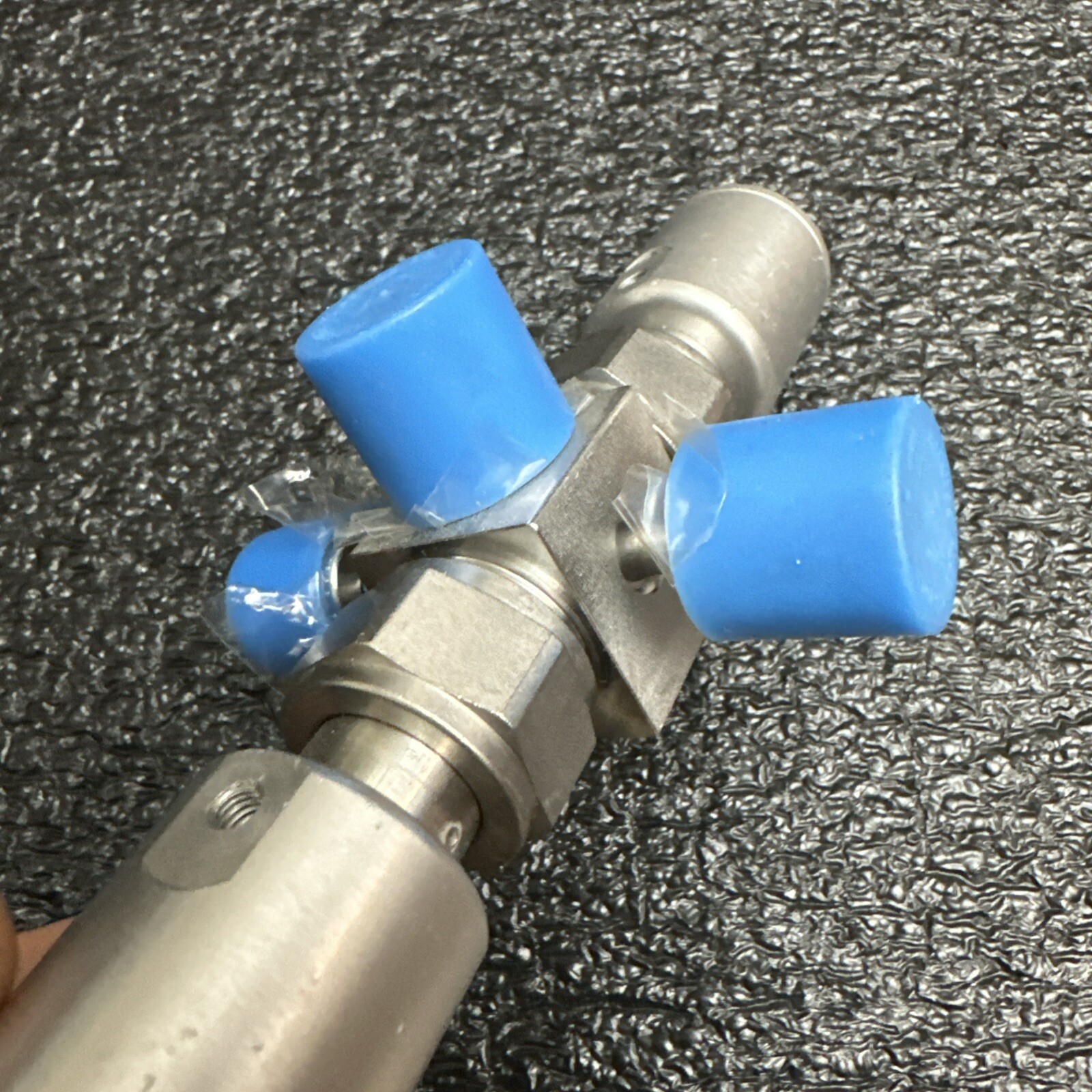 Swagelok 6L-M1D-222P-11 High Purity 2- Bellows Air Vavle 3-port Manifold 1/4″