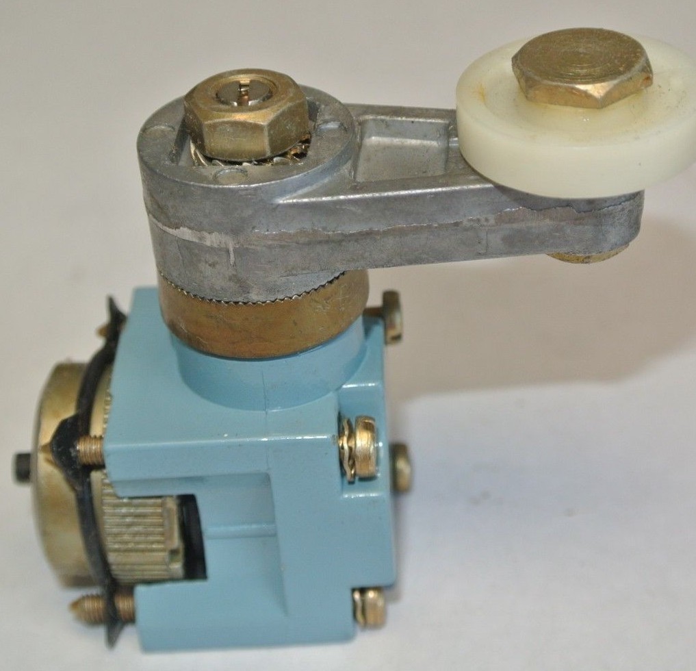 TELEMECANIQUE XCK-D31 LIMIT SWITCH ROLLER-TYPE HEAD – NEW SURPLUS- ZCK-31