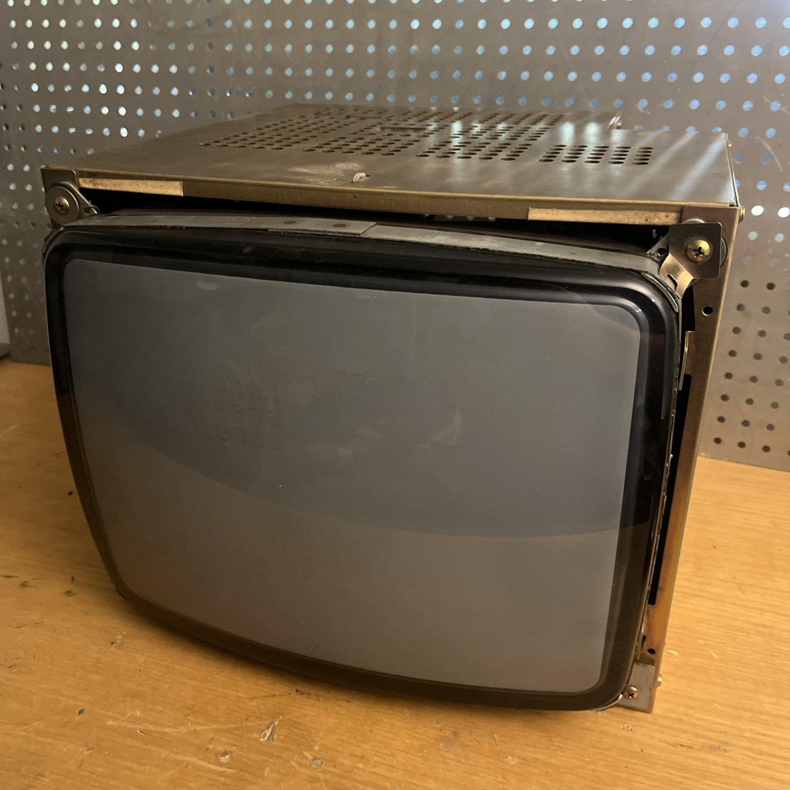 HITACHI MONITOR DISPLAY C14C-1472D1F-A A61L-0001-0094#A