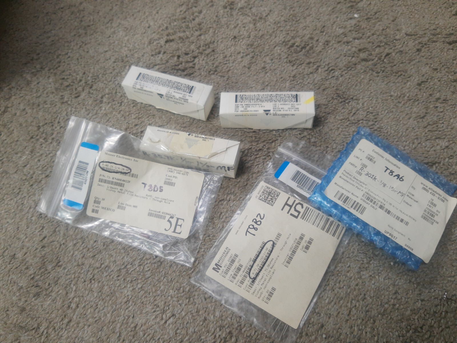 NEW HUGE LOT Vishay Dale Film Resistors 1% 1/8W # RN55C3572FB14 RN55C4993FB14