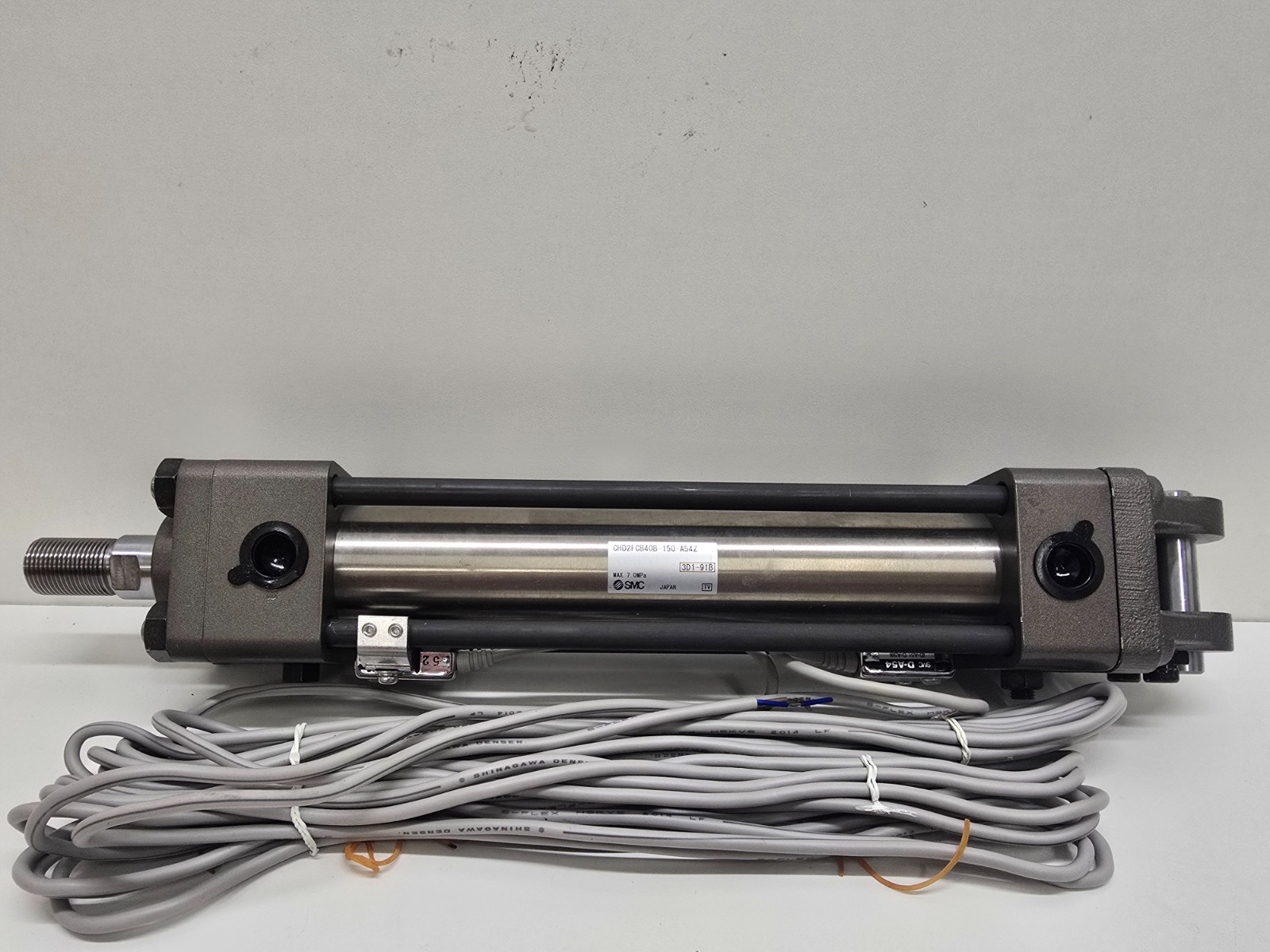 NEW OLD STOCK! SMC HYDRAULIC CYLINDER CHD2FCB40B-150-A54Z