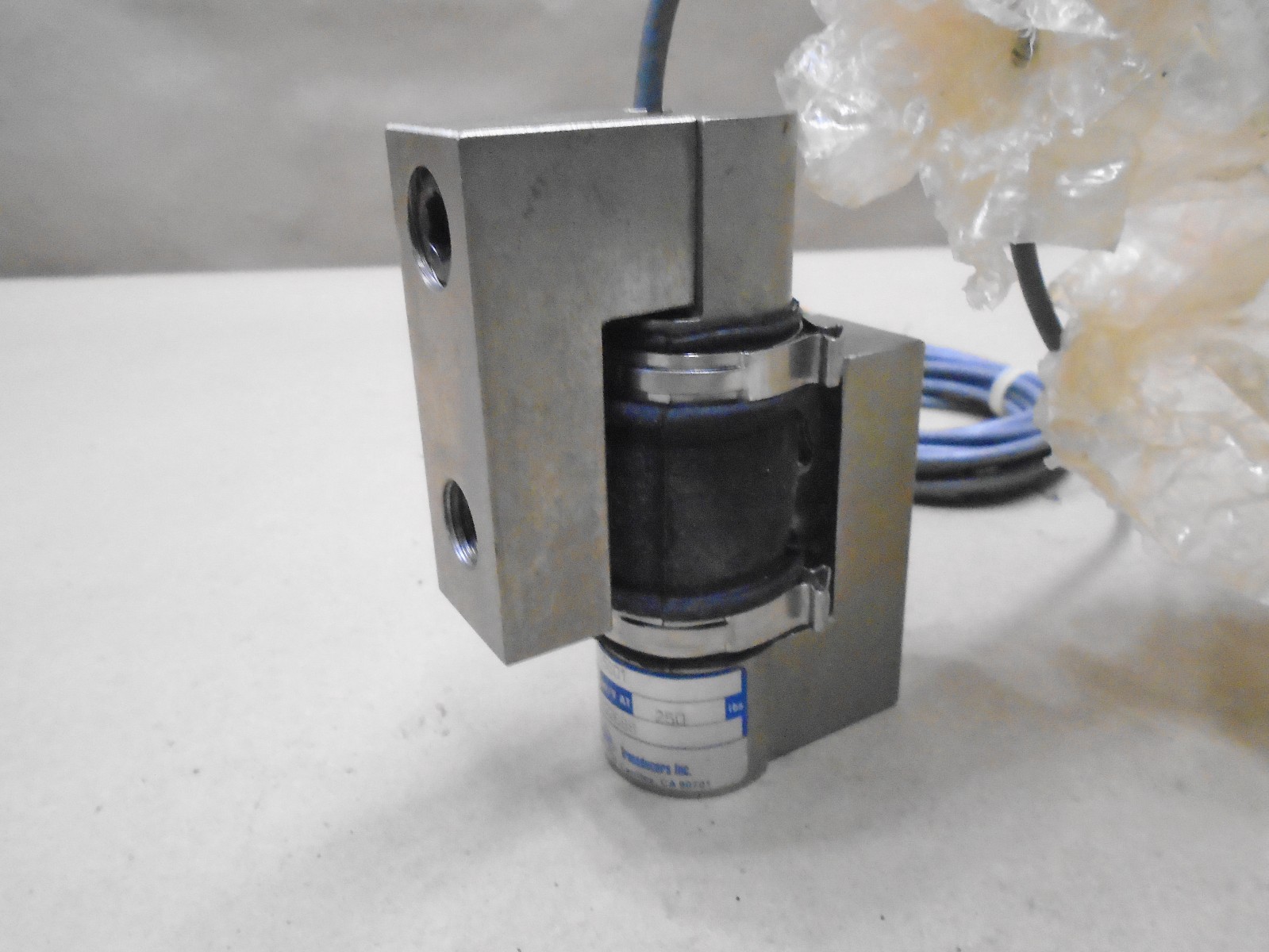 NEW Revere Transducers Inc 15601 Load Cell 250 Lb Output 3 milliVolt