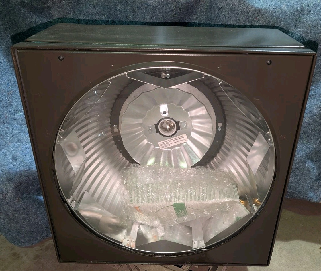 Cooper Lighting 12073139 With Bulb Mcgraw Edison New 22x22x11