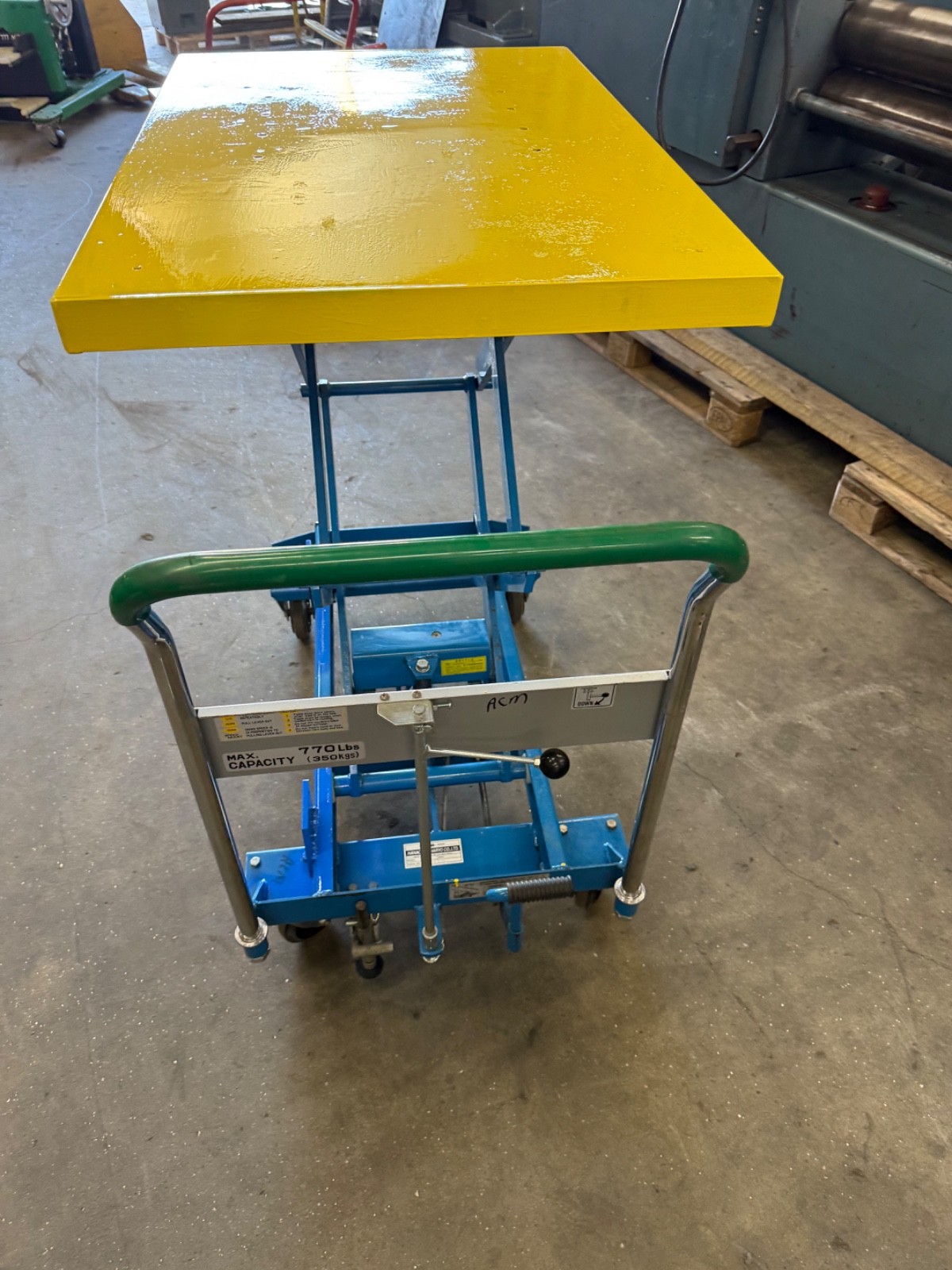 Dandy Lift Model A-350W Manual Hyd. Load Capacity 770# 36″ X 24″ Platform