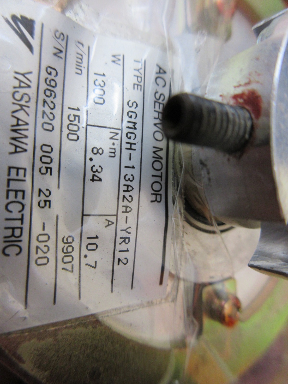 YASKAWA SERVO MOTOR SGMGH-13A2A-YR12 ENCODER EACH 1