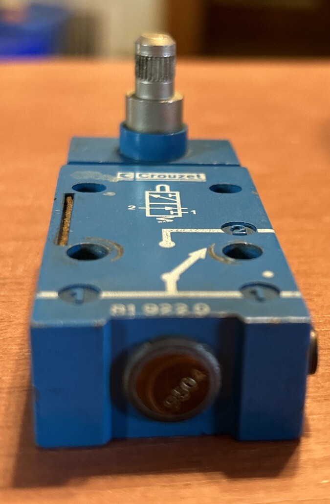 Crouzet 81 922 0 Pneumatic Limit Switch B247235. Used Condition. B5