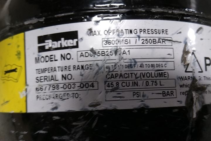 Parker AD075B25T9A1 45 Cu In Fluid Volume 2600 Max PSI Diaphragm Accumulator
