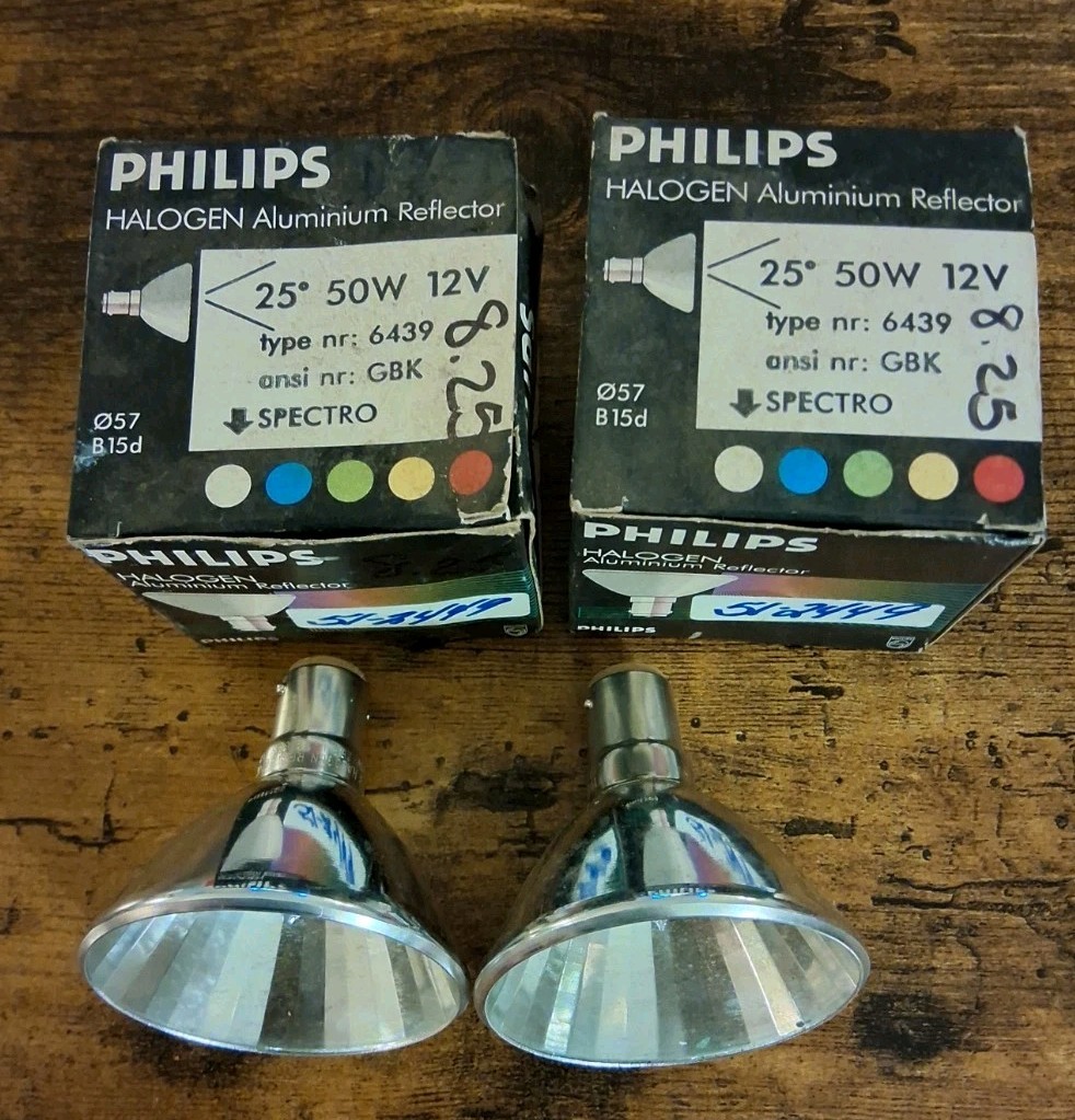 Lot Of 2 Philips 057B15d HALOGEN Aluminum Reflector Lamps 25deg 50W 12V