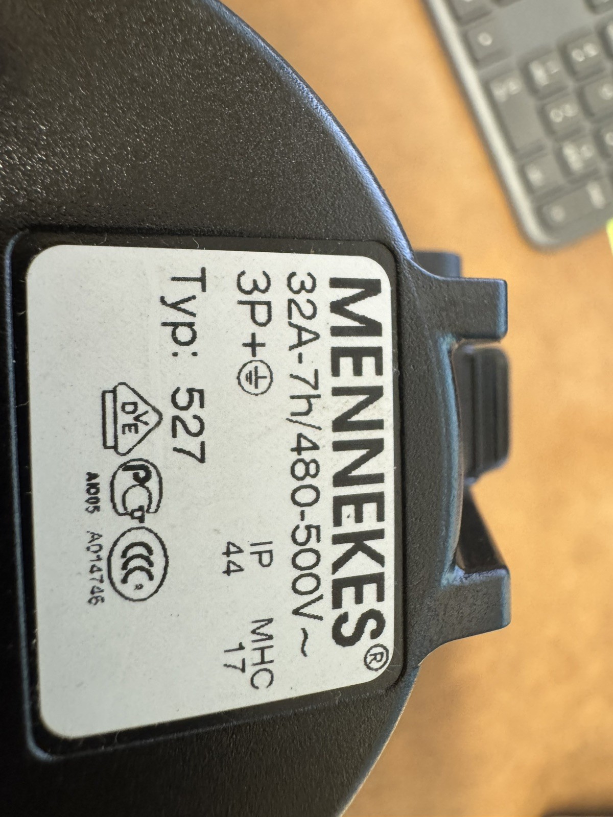 CARRIER 22-60388-07 MENNEKES 32A-7h/480-500V3P+ TYPE 527 FEMALE POWER PLUG