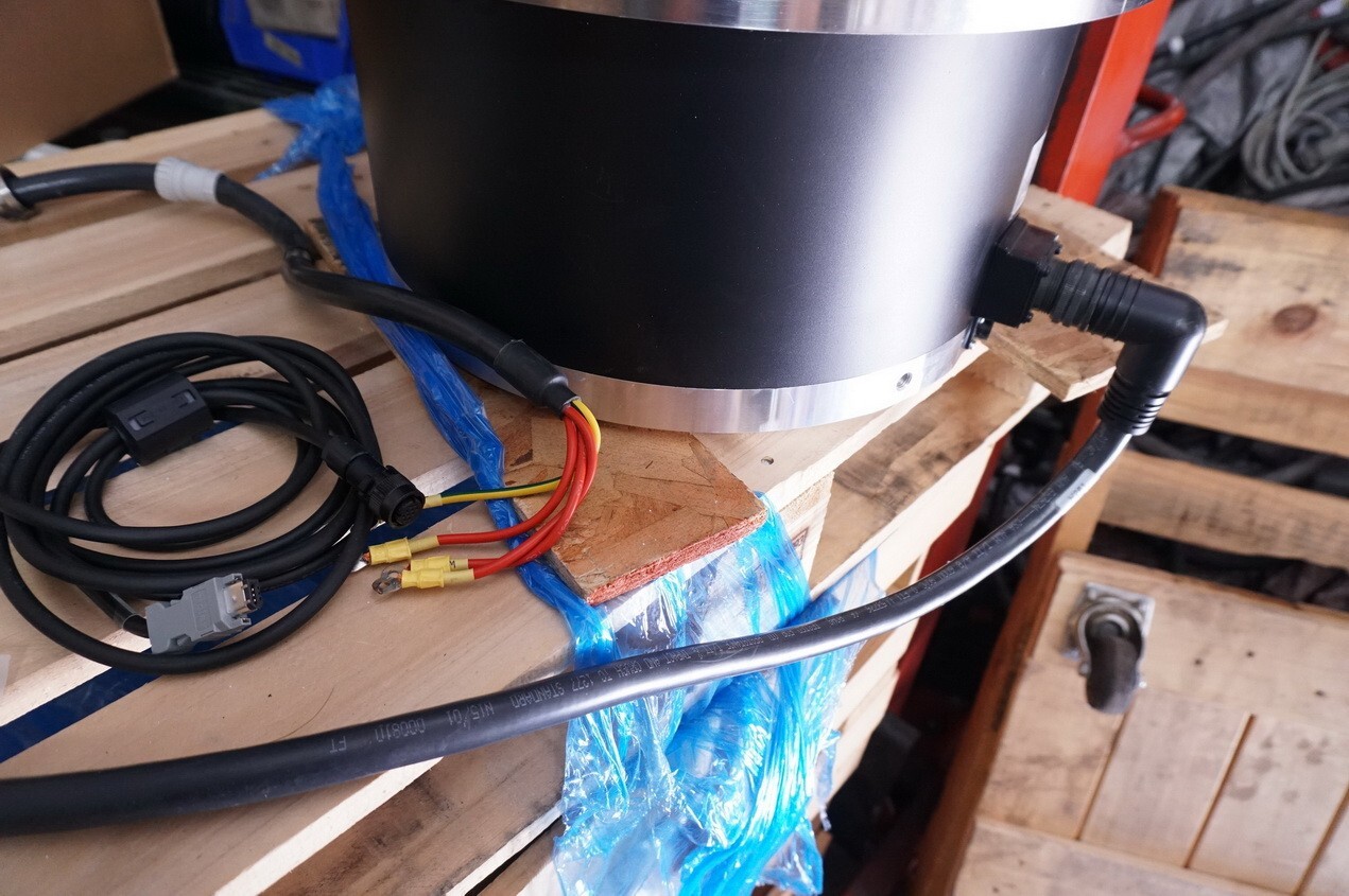 Yaskawa SGMCS-1EN3A31 – AC Servo Motor 2360W – 200V – 17.4A – 150R/Min