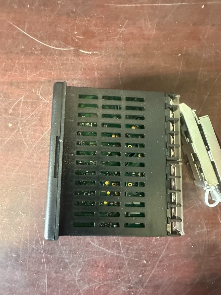 Omron E5EN-R3MT-500-N, Temp. Cont. Never put into service Shipped Priority Mail
