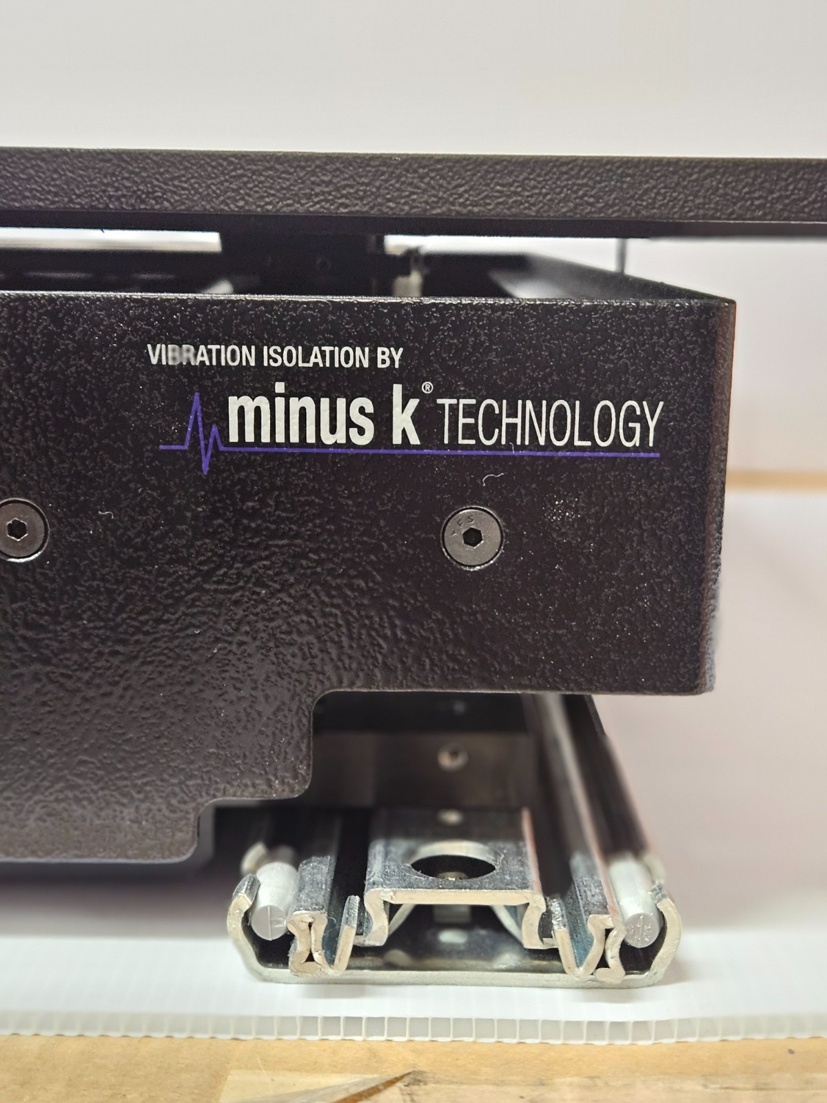 Minus K 25BM-6C 13″ Negative Stiffness Vibration Isolation Platform w/ Rails
