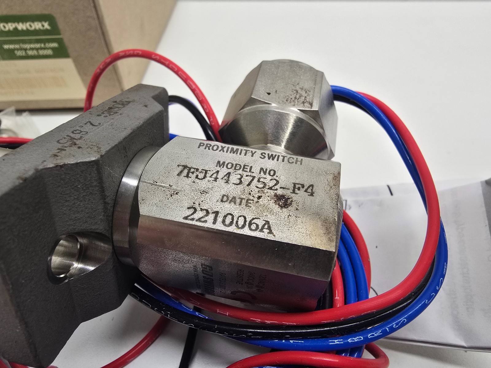 NEW IN BOX! TOPWORX GO SWITCH 2.875 PROBE PROXIMITY SWITCH 7FJ443752-F4