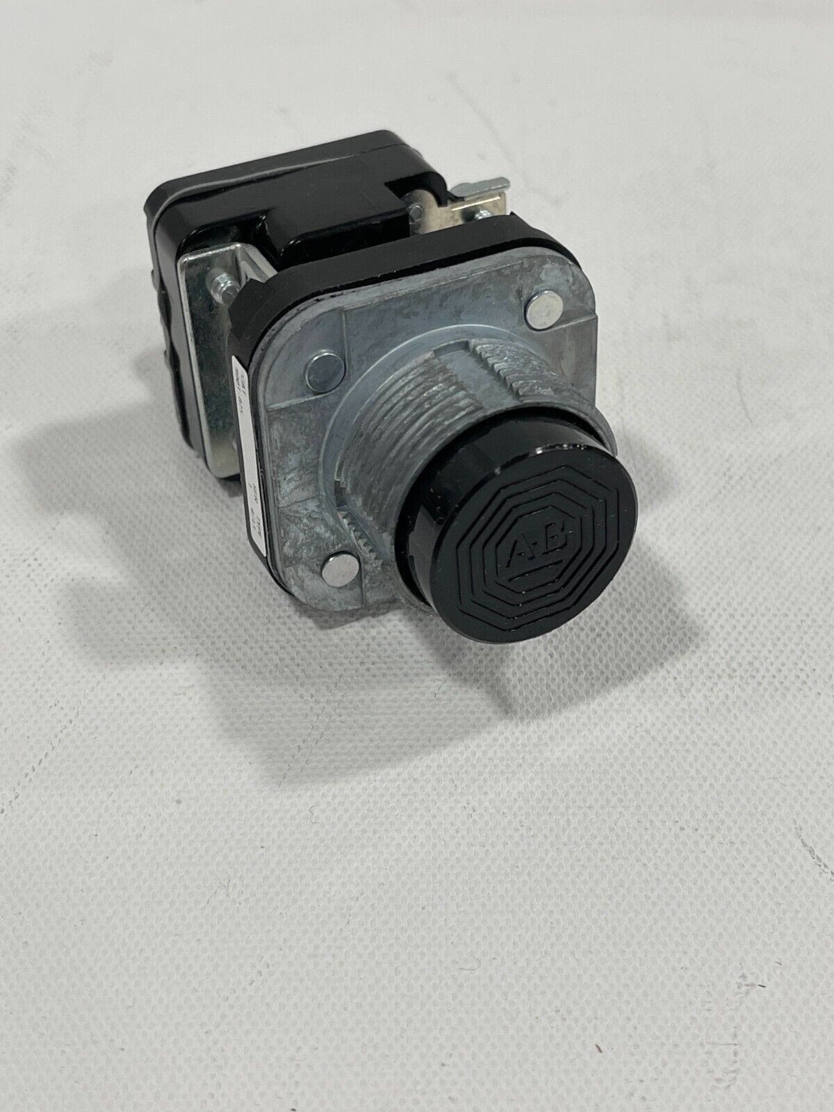 New-Allen Bradley 800T-B2S 30mm Momentary Black Push Button Time Delay Contact