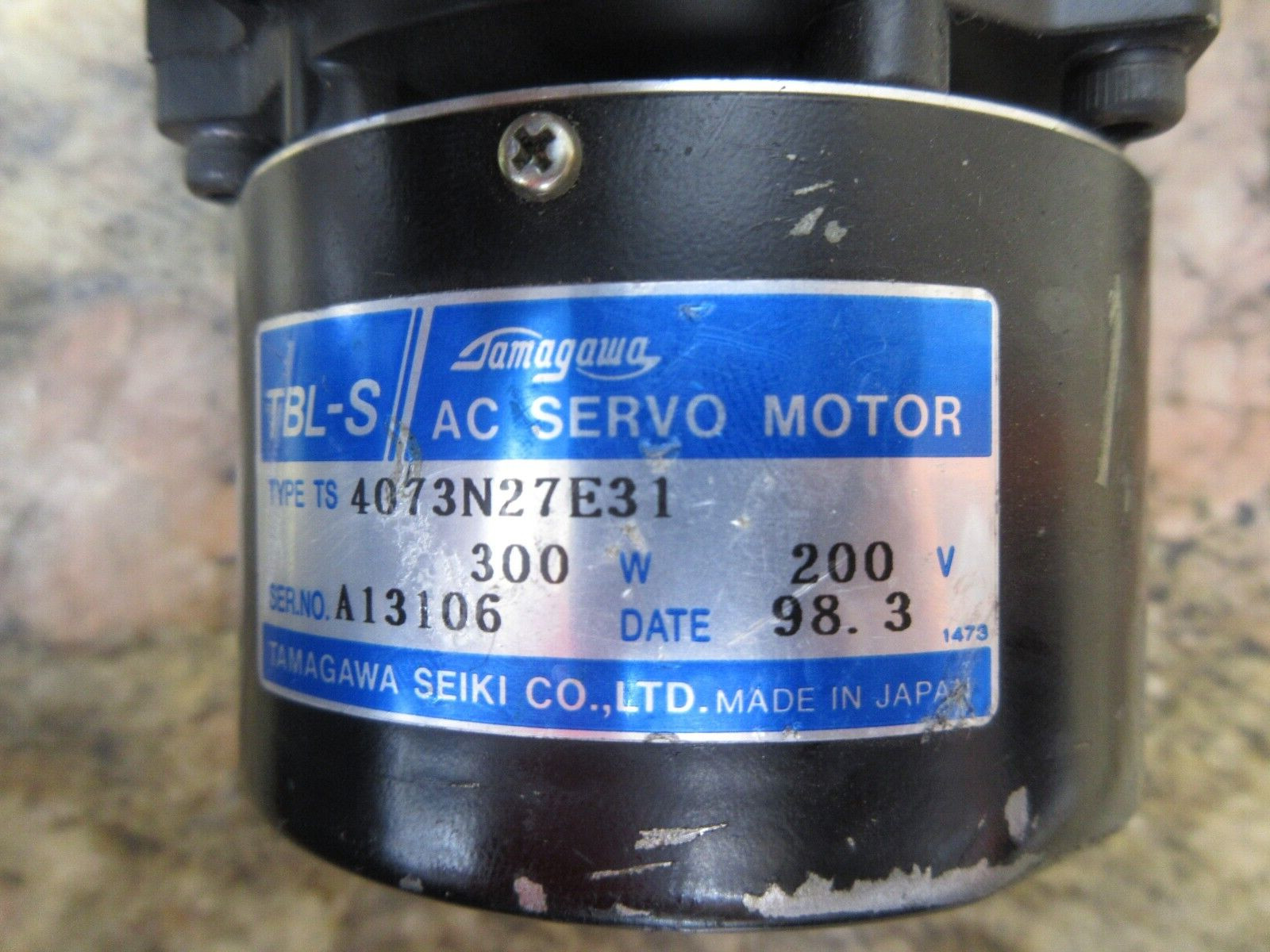 TAMAGAWA AC SERVO MOTOR TS 4073N27E31 300W 200V A13106 98.3 TS4073N27E31