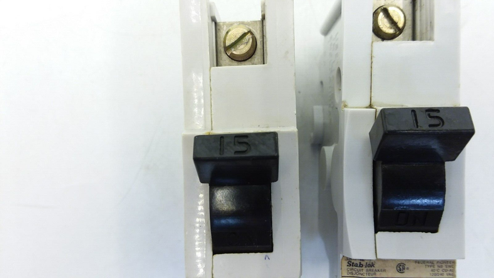 FEDERAL PACIFIC LR12188 CIRCUIT BREAKER 2 POLE 120/240V 15 AMP LOT OF 2
