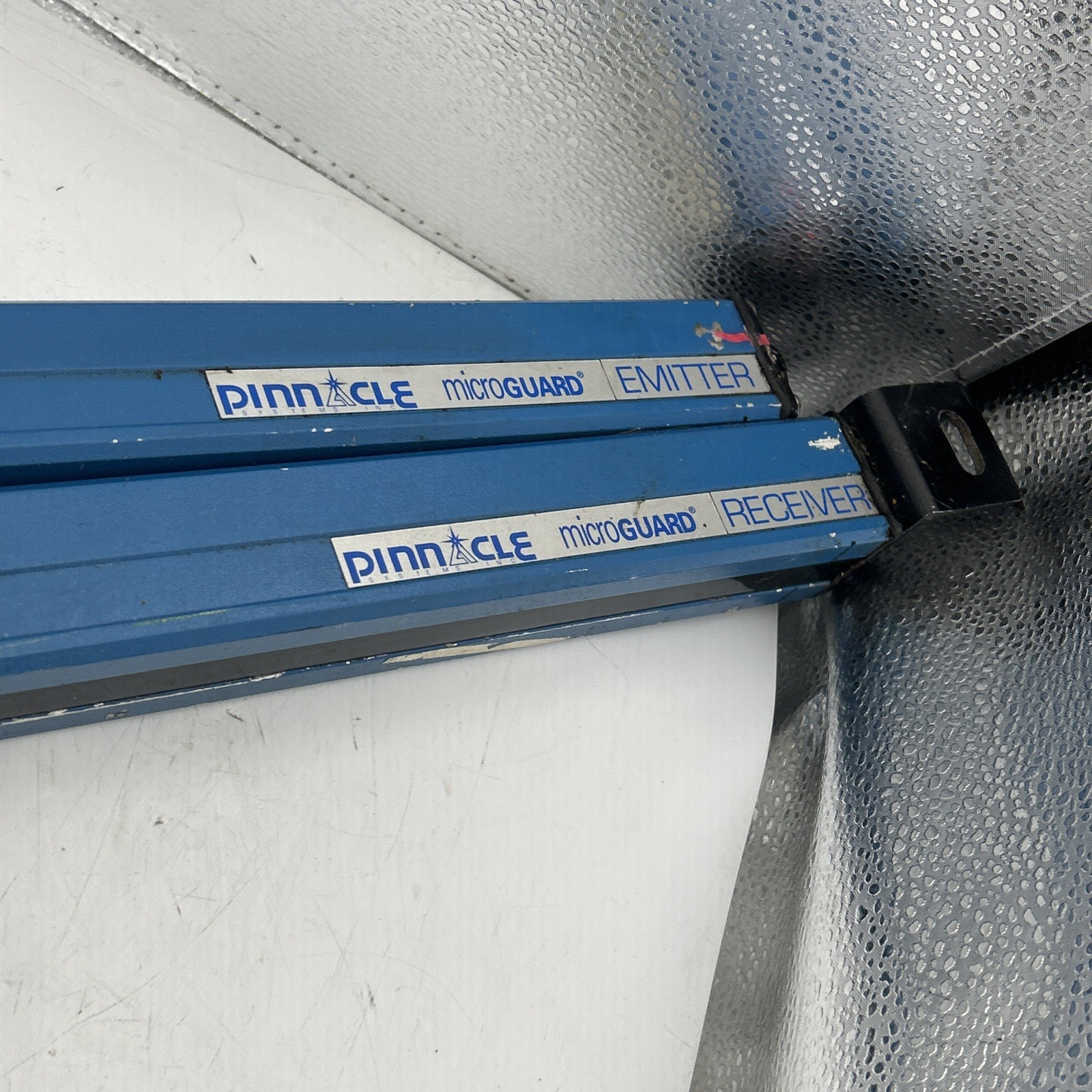 set Pinnacle MG-24 Microguard Safety Light Curtain Receiver/Emitter