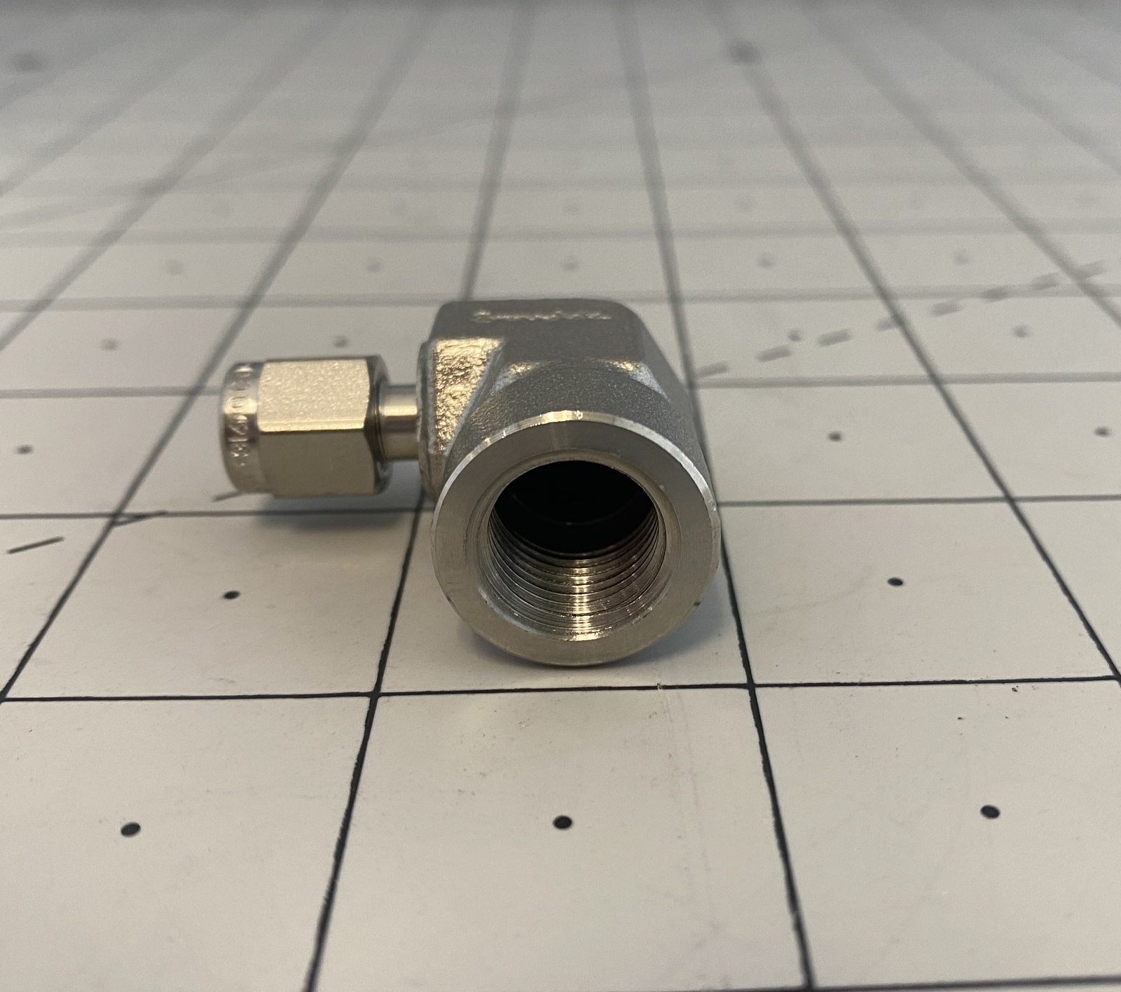 Swagelok Stainless Steel Tube Fitting, Female Elbow PN: SS-200-8-4