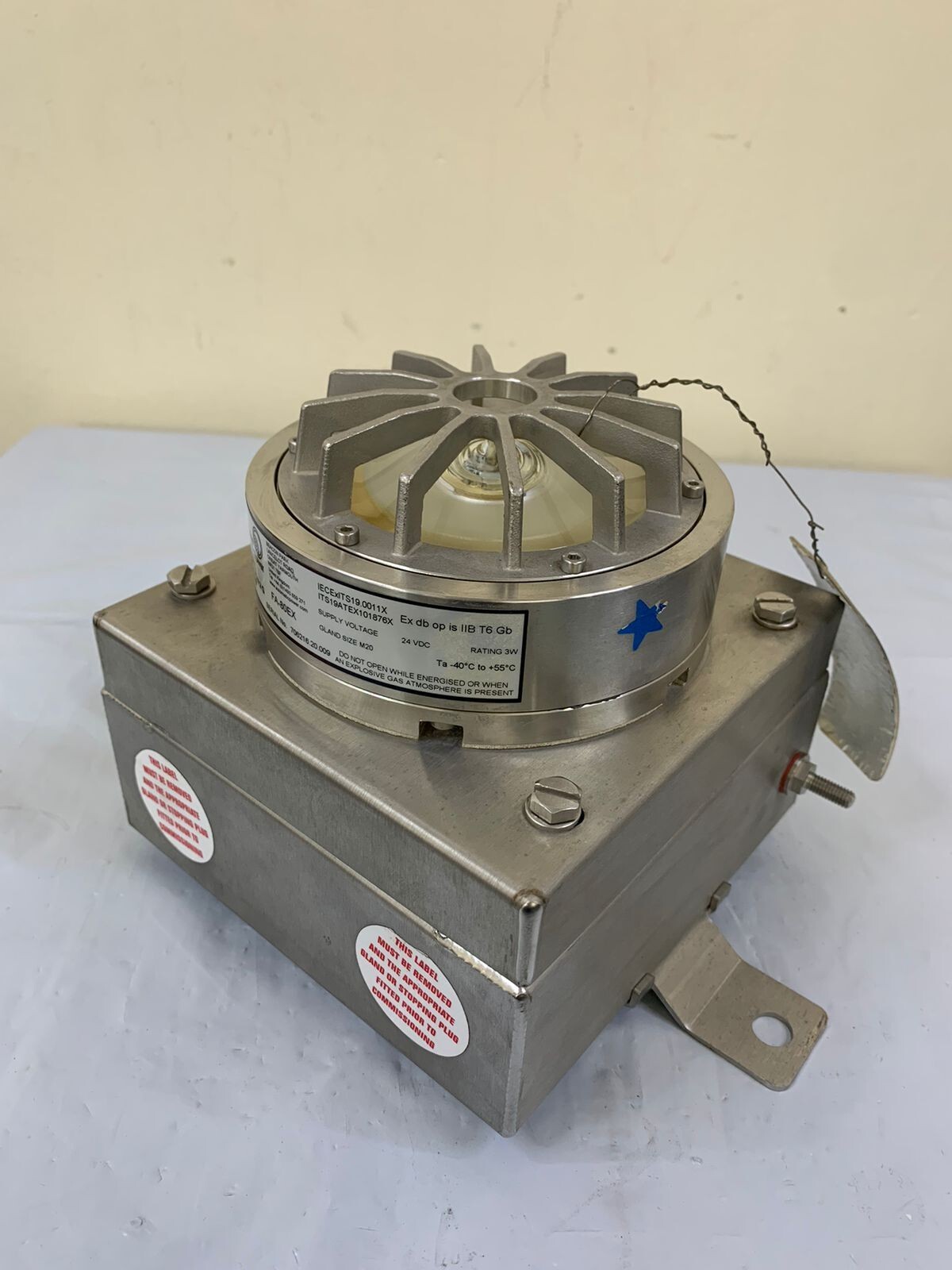 Pharos Marine Automatic Power / Helideck Perimeter Light / FA-80EX