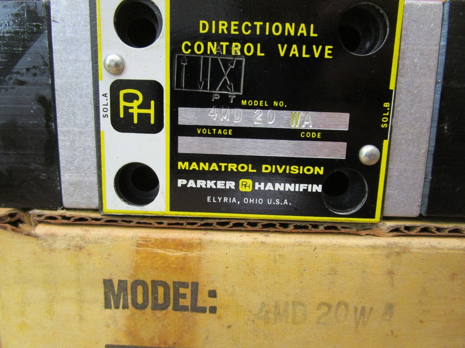 Parker Hydraulic 4 MD 20 WA Directional Control Valve 4MD20WA 50934LR