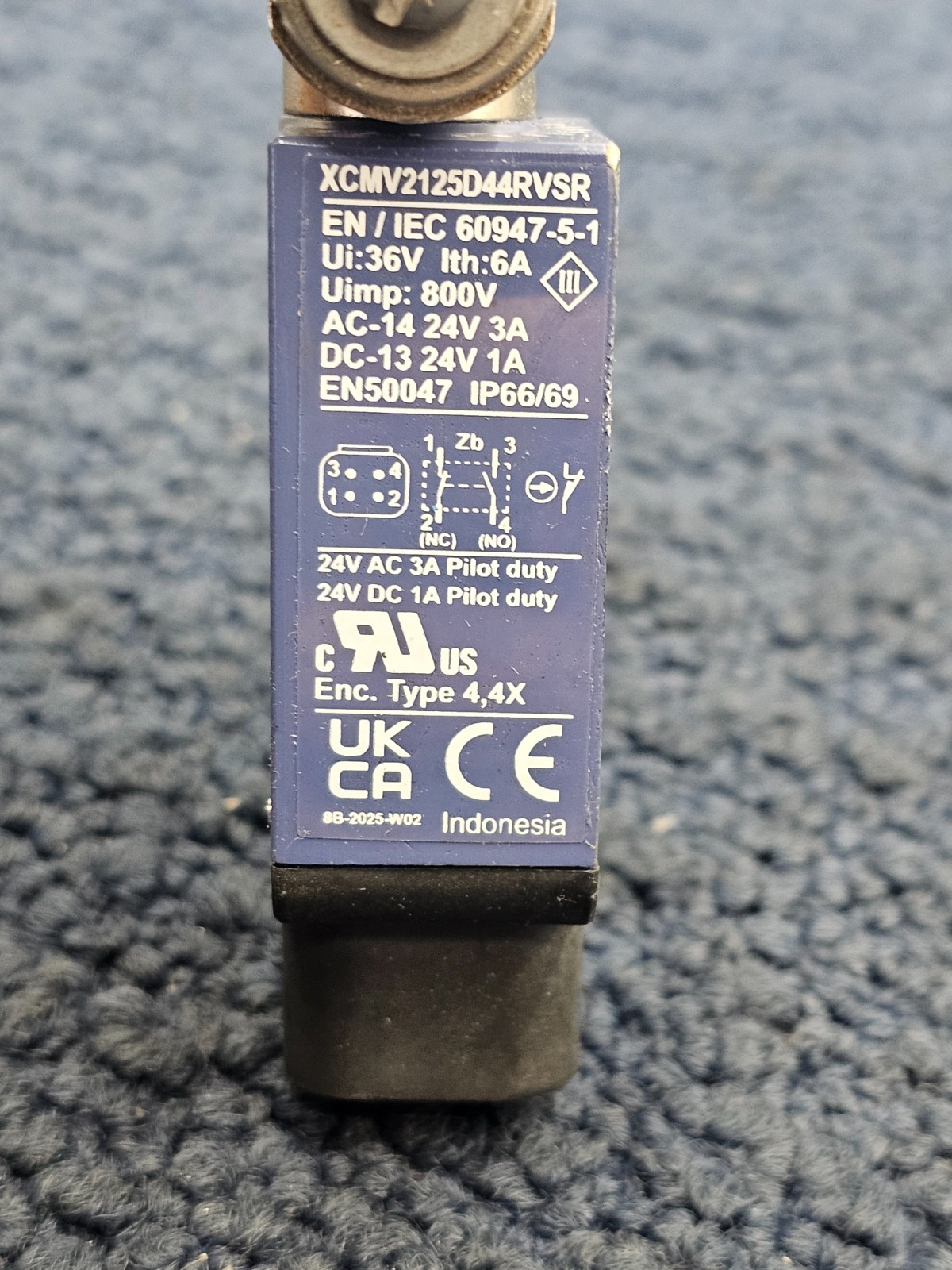 Telemecanique XCMV2125D44RVSR Sensor Limit Switch