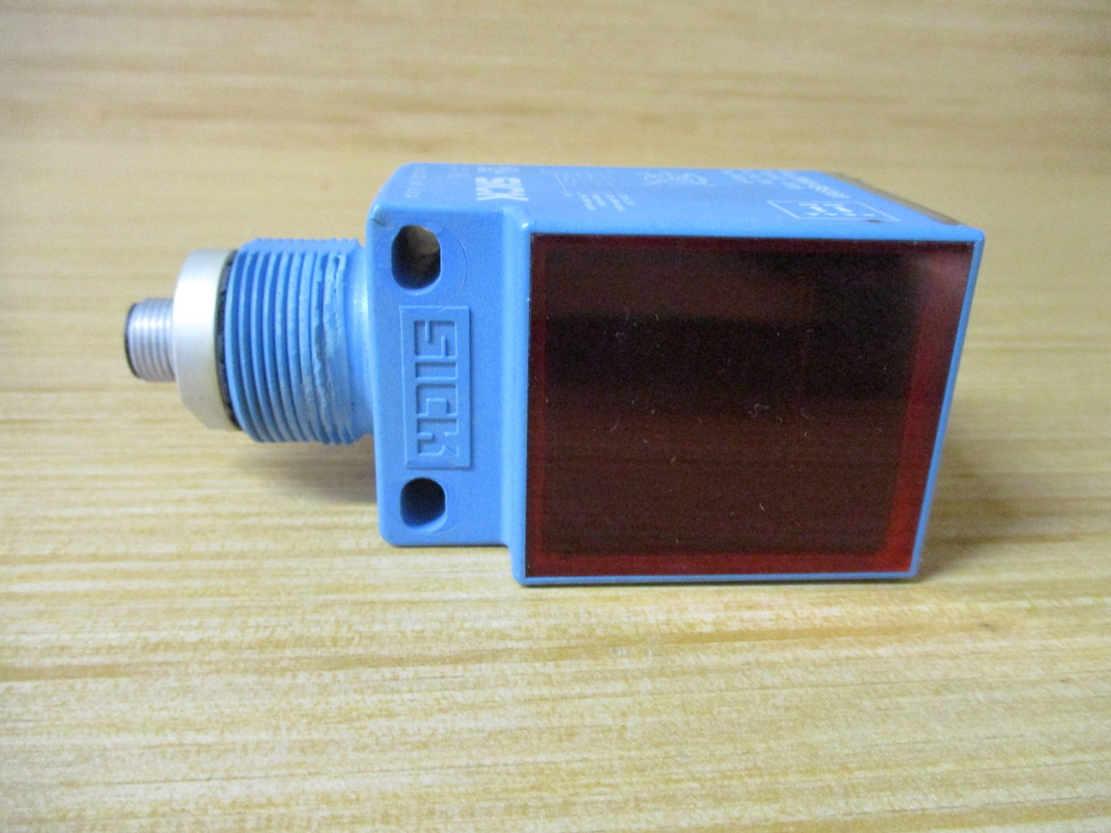 Sick WL2000-B5300 Photoelectric Sensor WL2000B5300 Chipped, W/O Nut