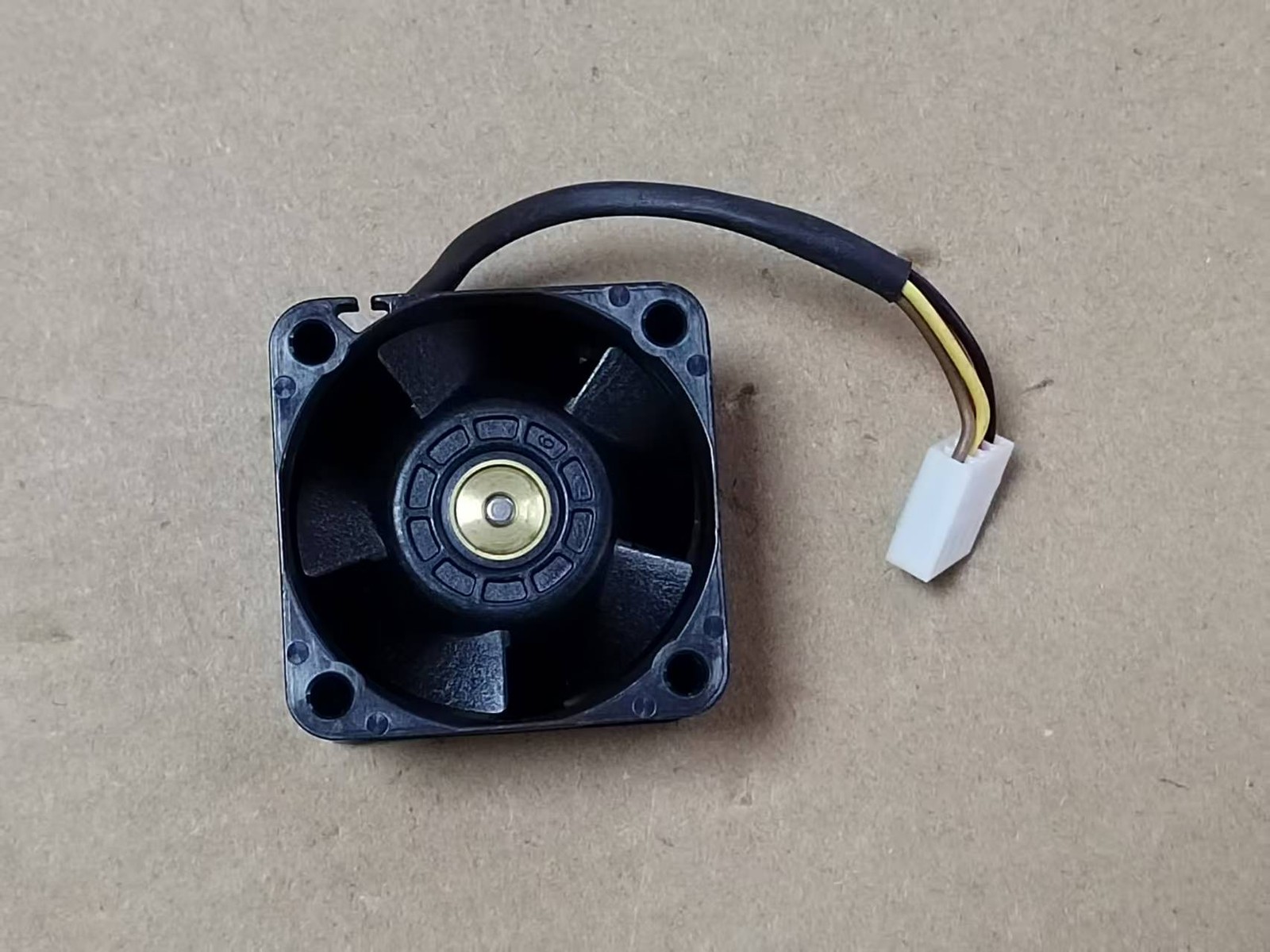 SANYO 4028 4CM 9GA0412P3J01 12V 0.49A 4-wire cooling fan