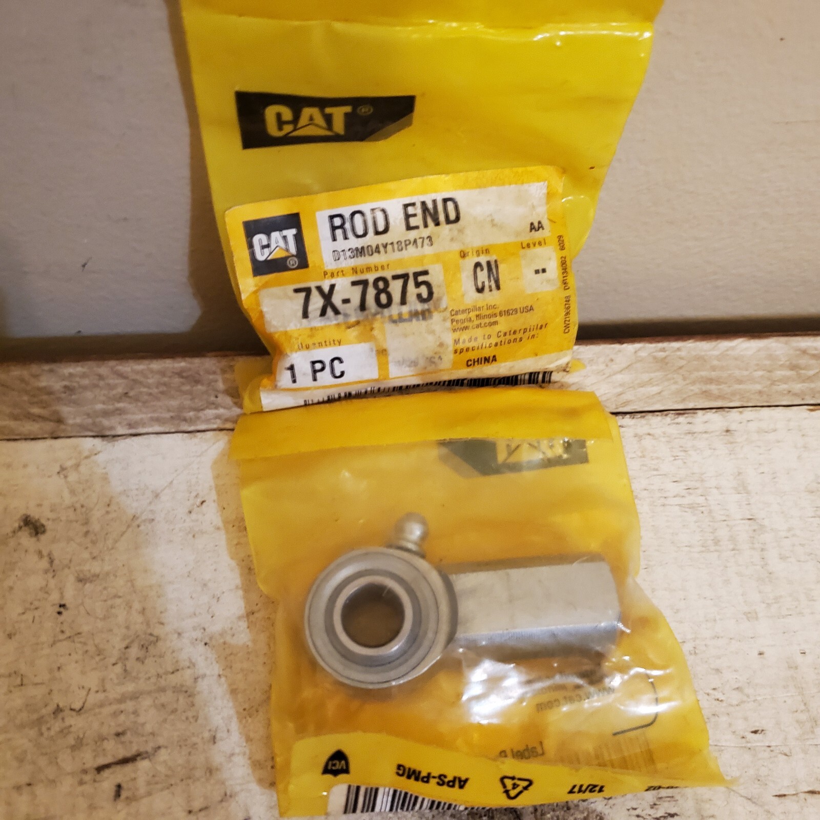 CAT 7X-7875 Caterpillar 7X7875 3/8-24 Internal Threaded Rod End Greaseable