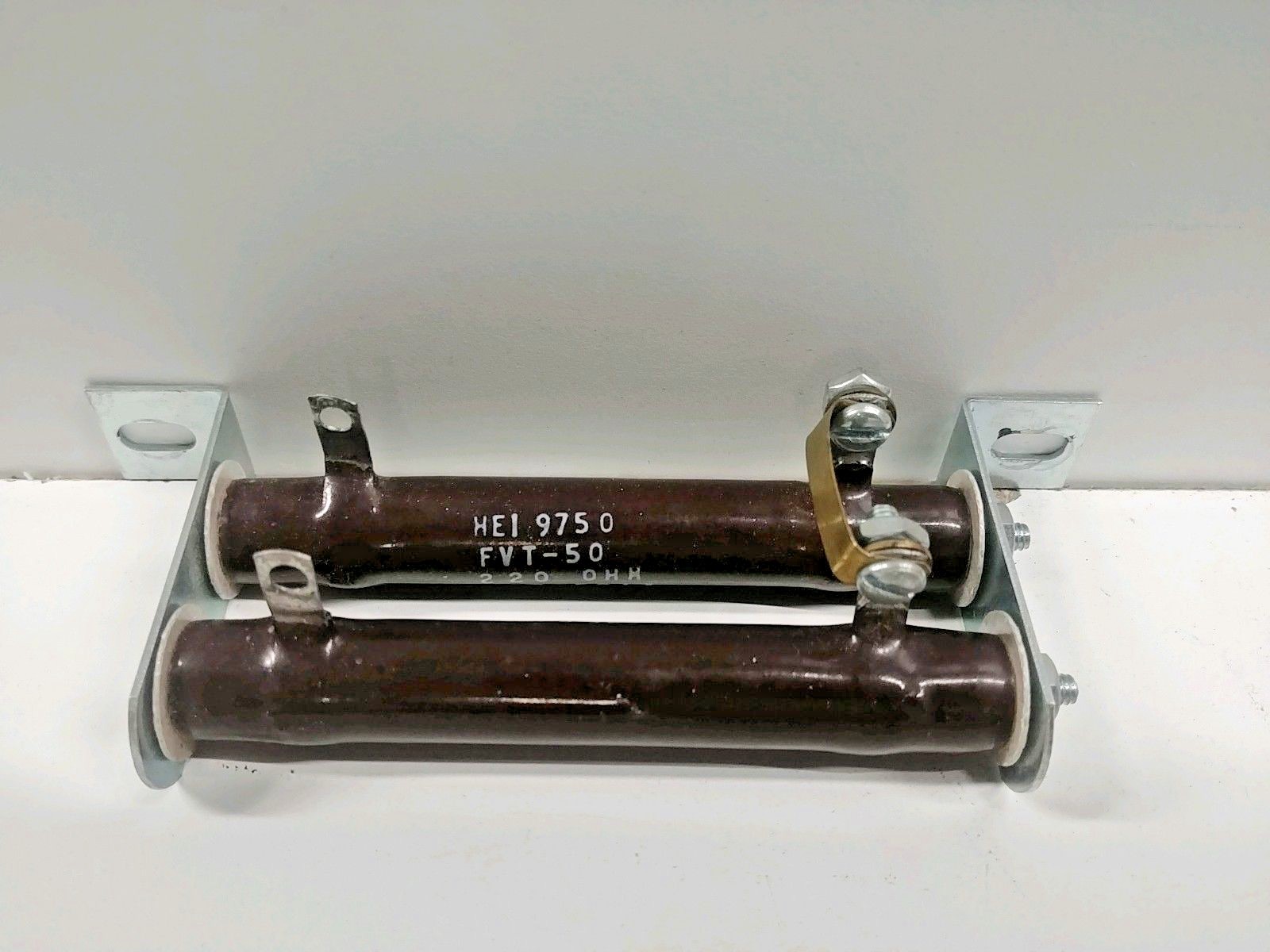 LOT OF (2) GUARANTEED GOOD! HUNTINGTON 220 OHM RESISTORS FVT-50