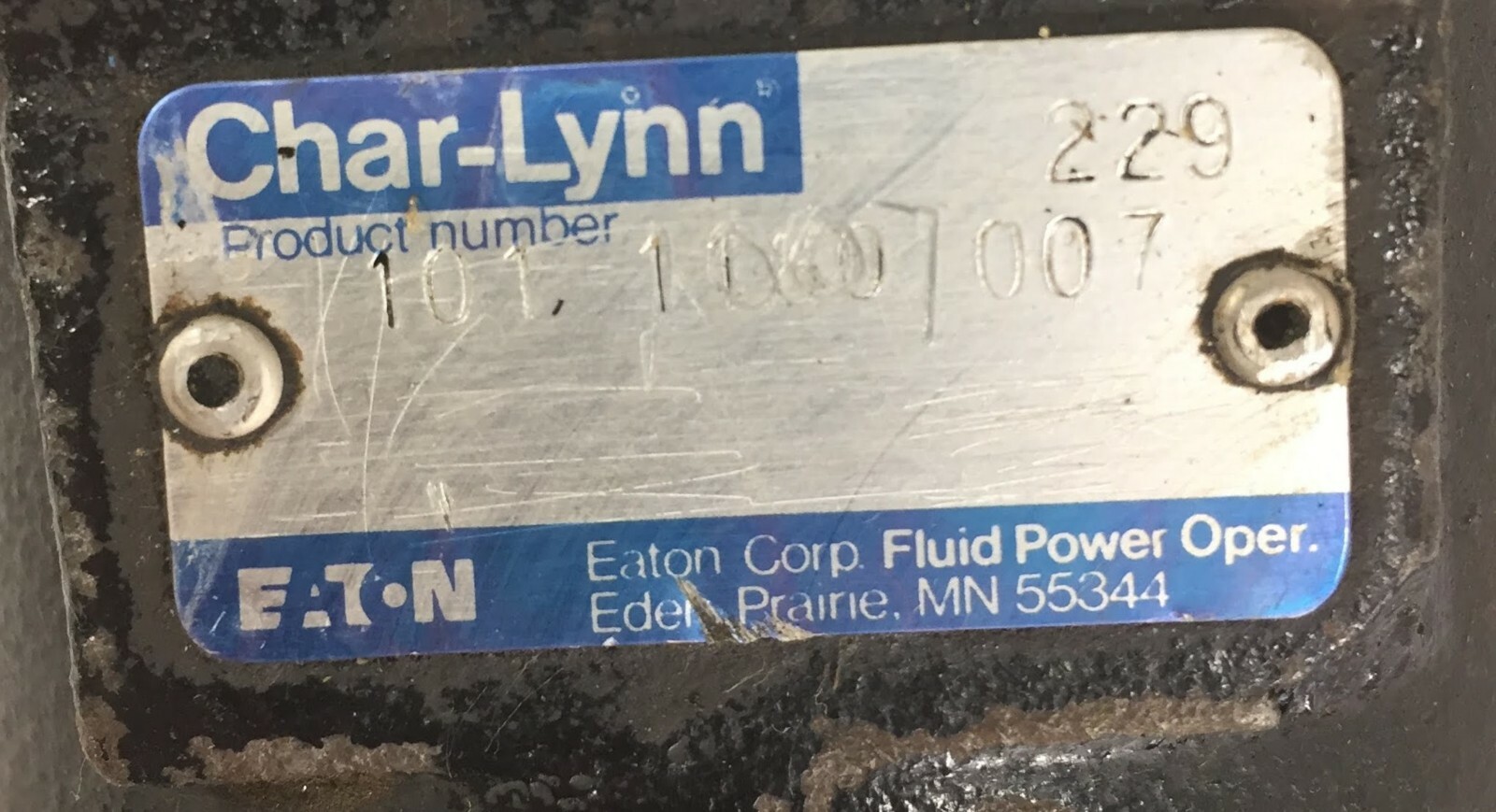 1 NEW CHAR-LYNN 101-1180-007 HYDRAULIC MOTOR NNB ***MAKE OFFER***
