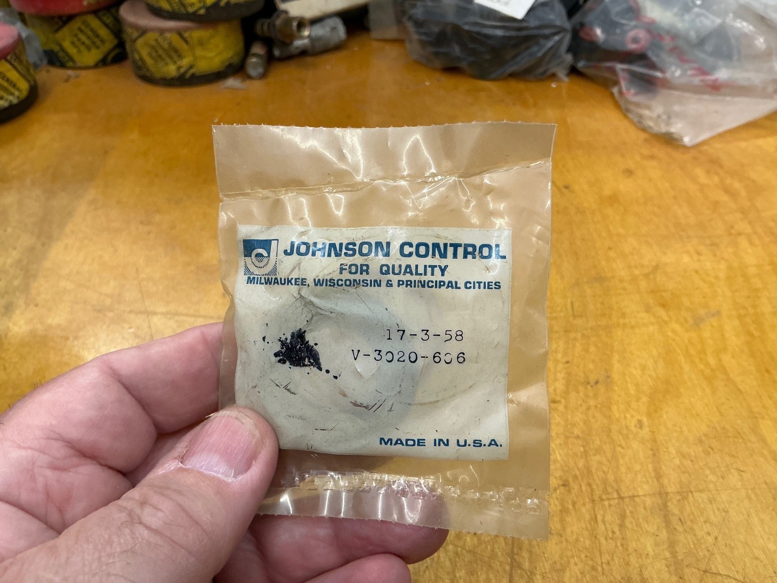 JOHNSON CONTROLS# V-3020-606 1 1/4″ VALVE DISC – NOS, OEM PART