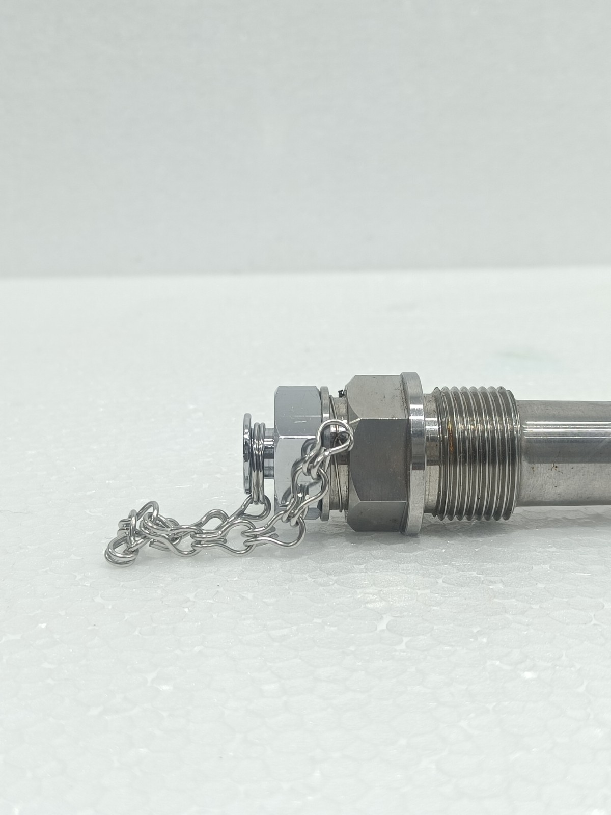 STAINLESS STEEL THERMOWELL WITH THREADED CONNECTION AND PROTECTIVE CAP – 1/2 NPT