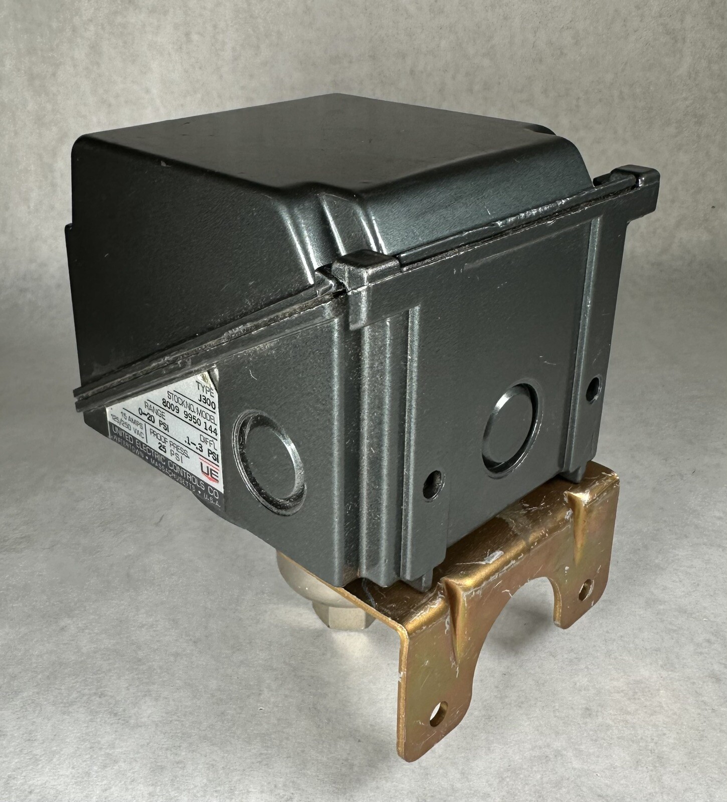 NEW United Electric Controls Co./UE J300 Pressure Controller 9950-144 0-20 PSI