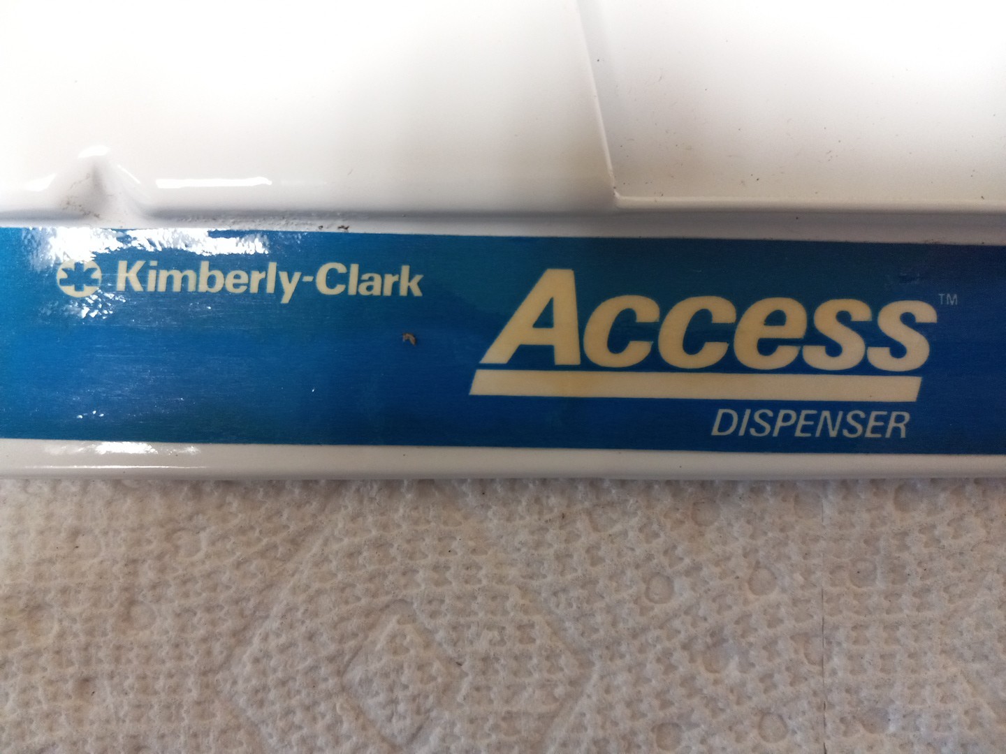 Kimberly Clark Professional Access Dispenser 73900