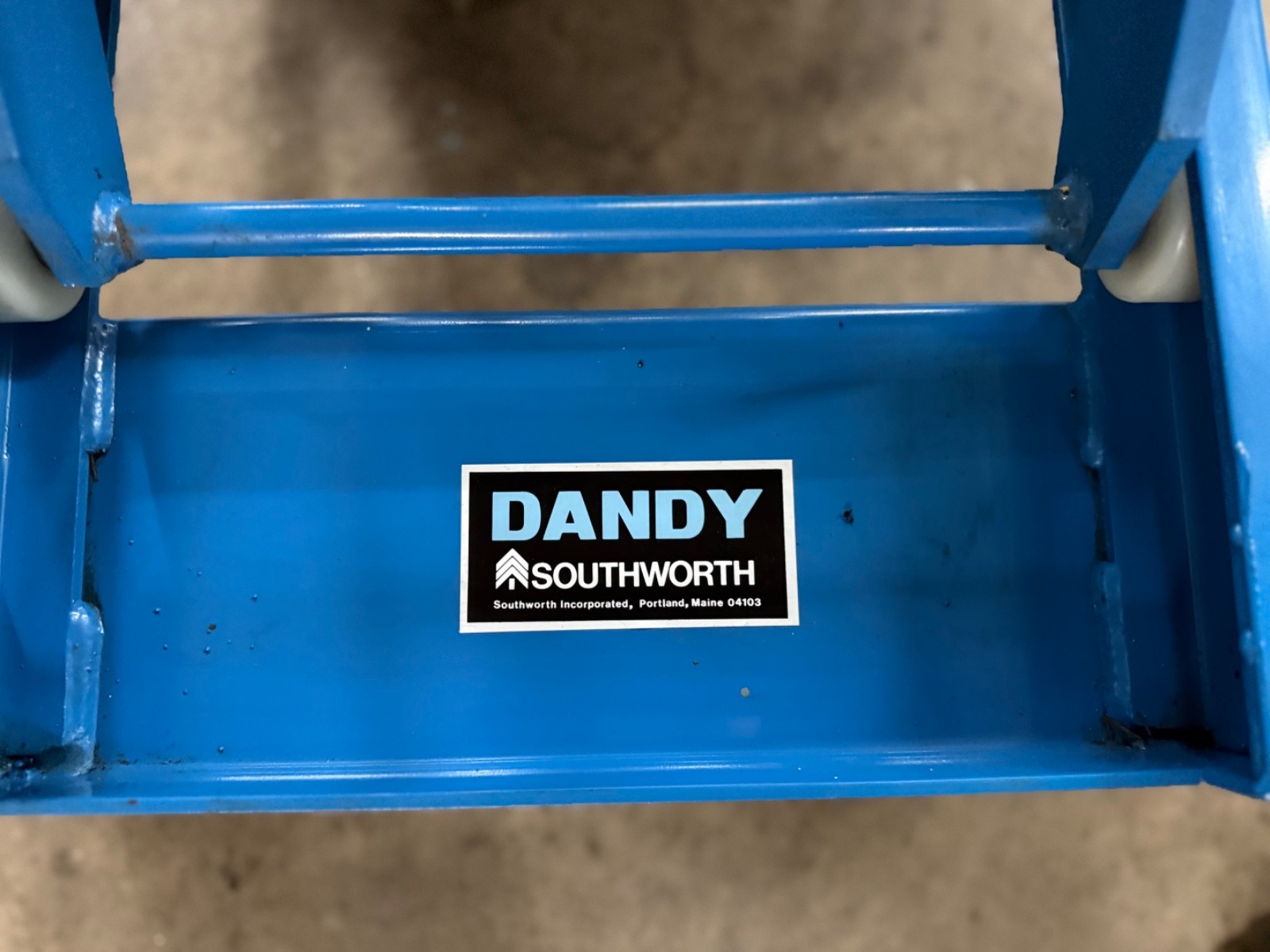 Dandy Lift Model A-350W Manual Hyd. Load Capacity 770# 36″ X 24″ Platform