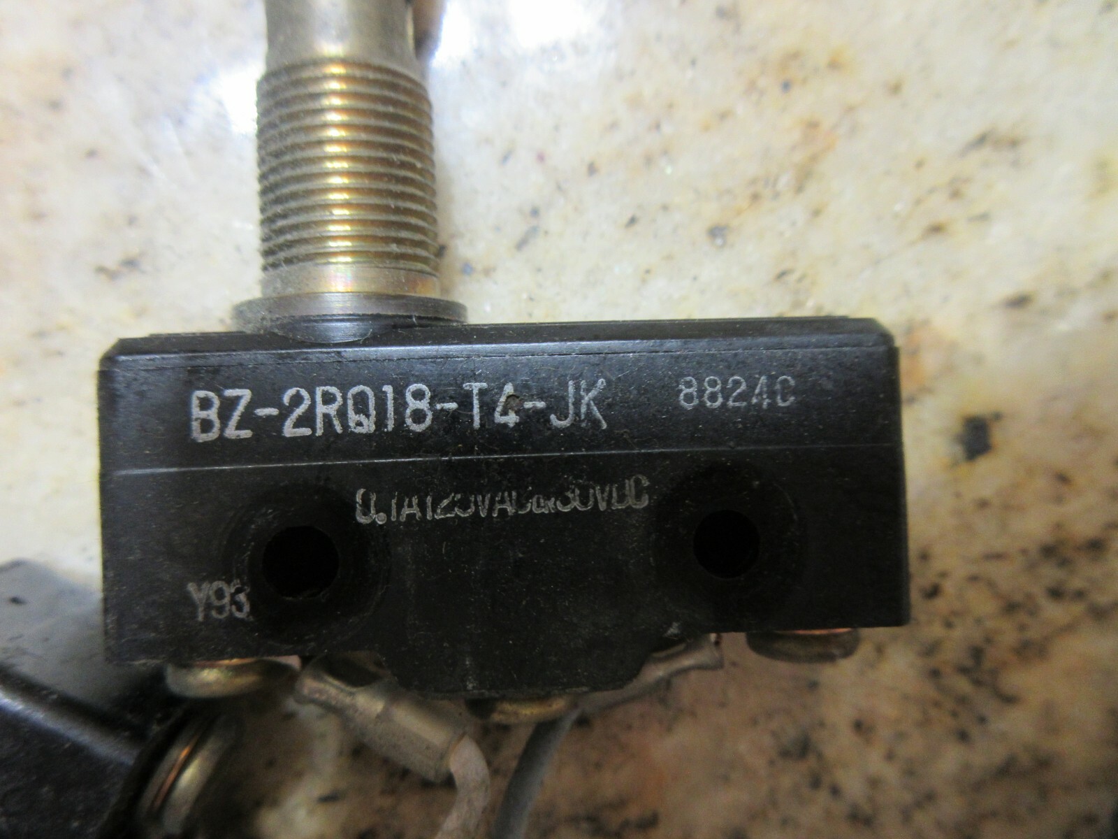 YAMATAKE HONEYWELL SAFETY SWITCH BZ-2RQ18-T4-JK 8824C LOT OF 3 PIECES