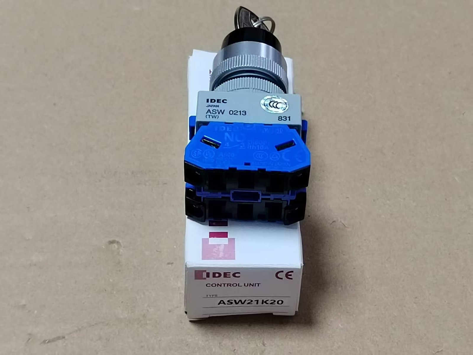 1Pc IDEC Key switch 22MM ASW21K20 2NO