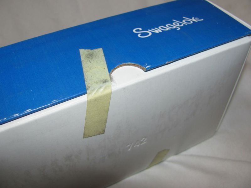 Swagelok SS-QTM8A-B1-810 Stainless Sealed Quick Connect Bulkhead Body