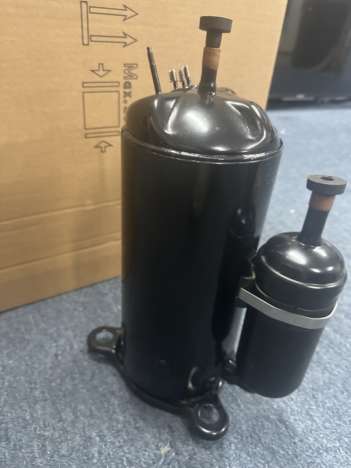 GMCC ( AC ) Compressor 220v Rotary Part # PA205M2A