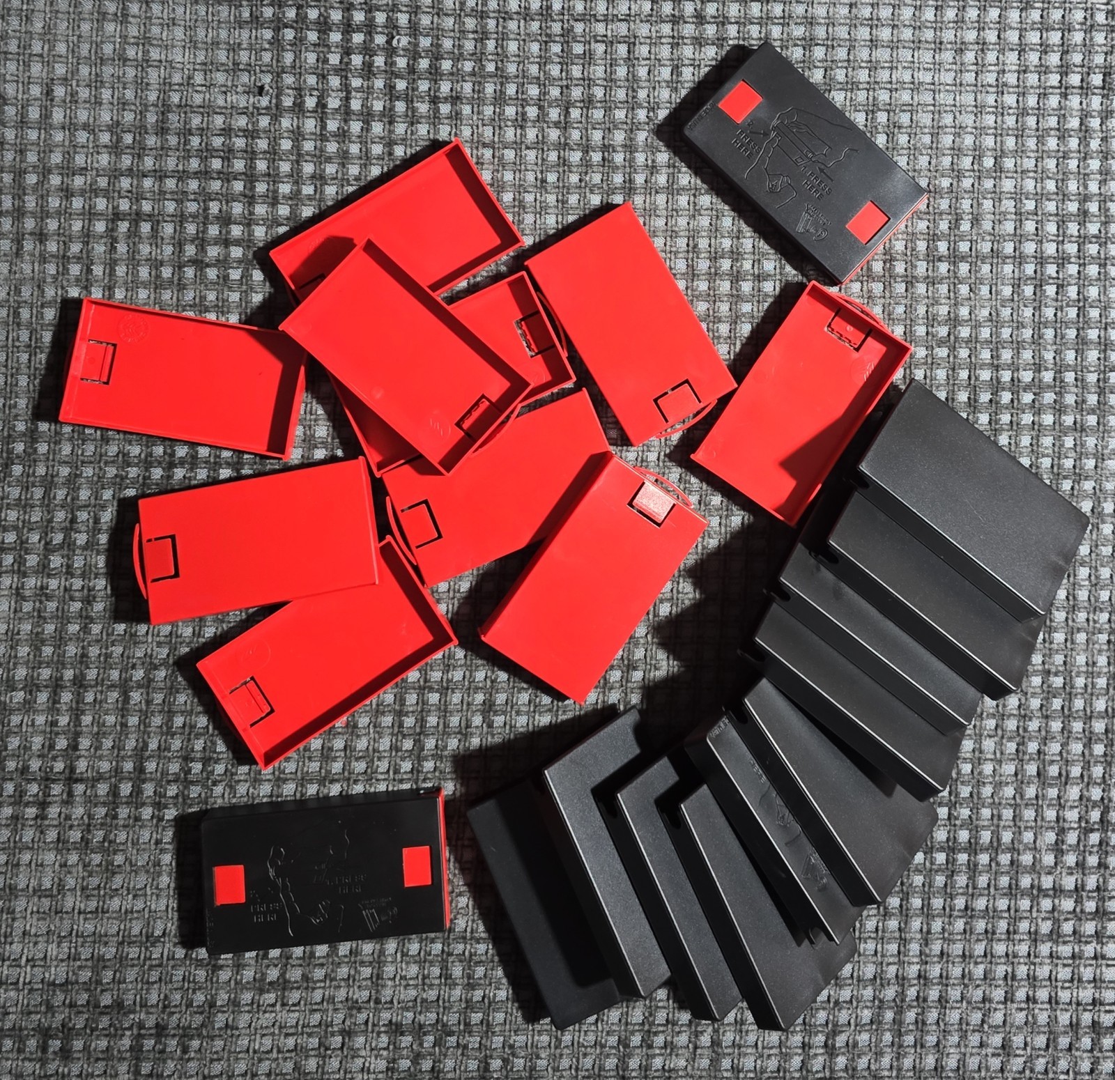 Lot of 100 Press N Pull CR Box Containers 98mm Black Shell/Red Tray (200 Pieces)