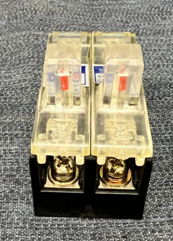 WOO-IL WI-F15 GLASS TUBE FUSE HOLDER 250 VOLTS 15 AMP